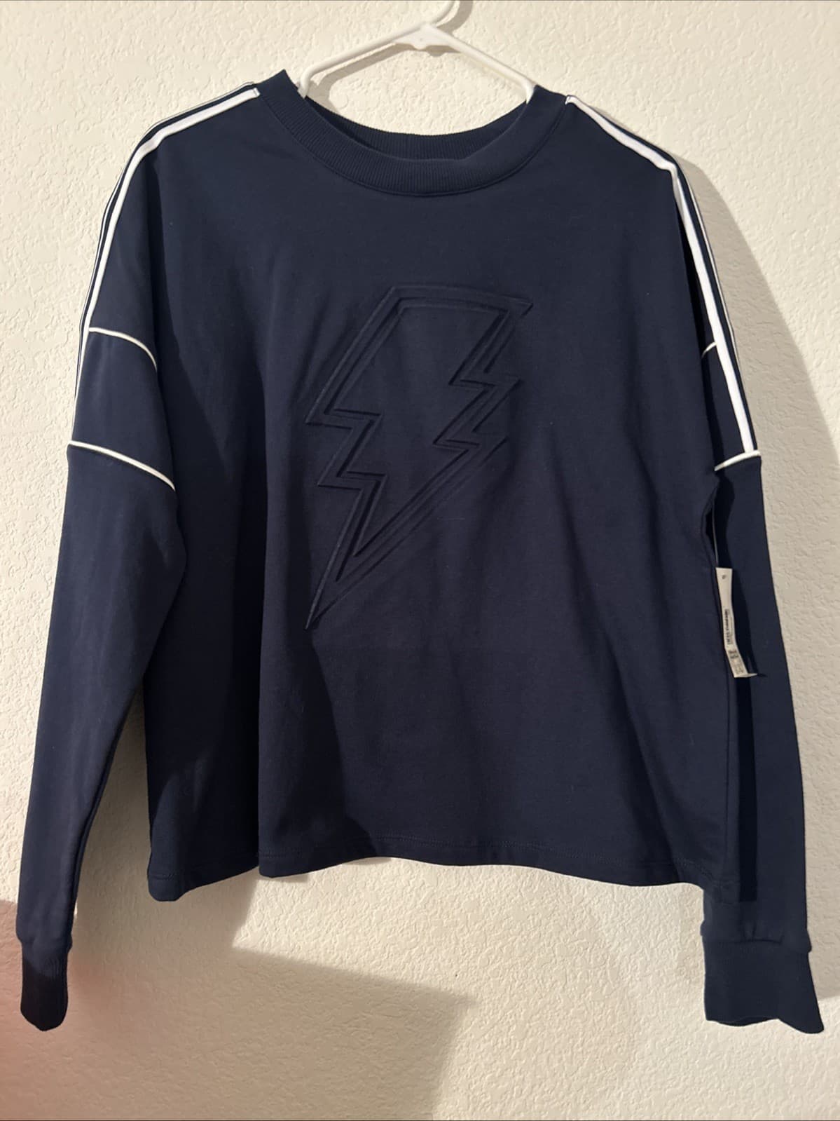 New Boundaries Sweatshirt NWT Xlg 15/17 Youth Girls