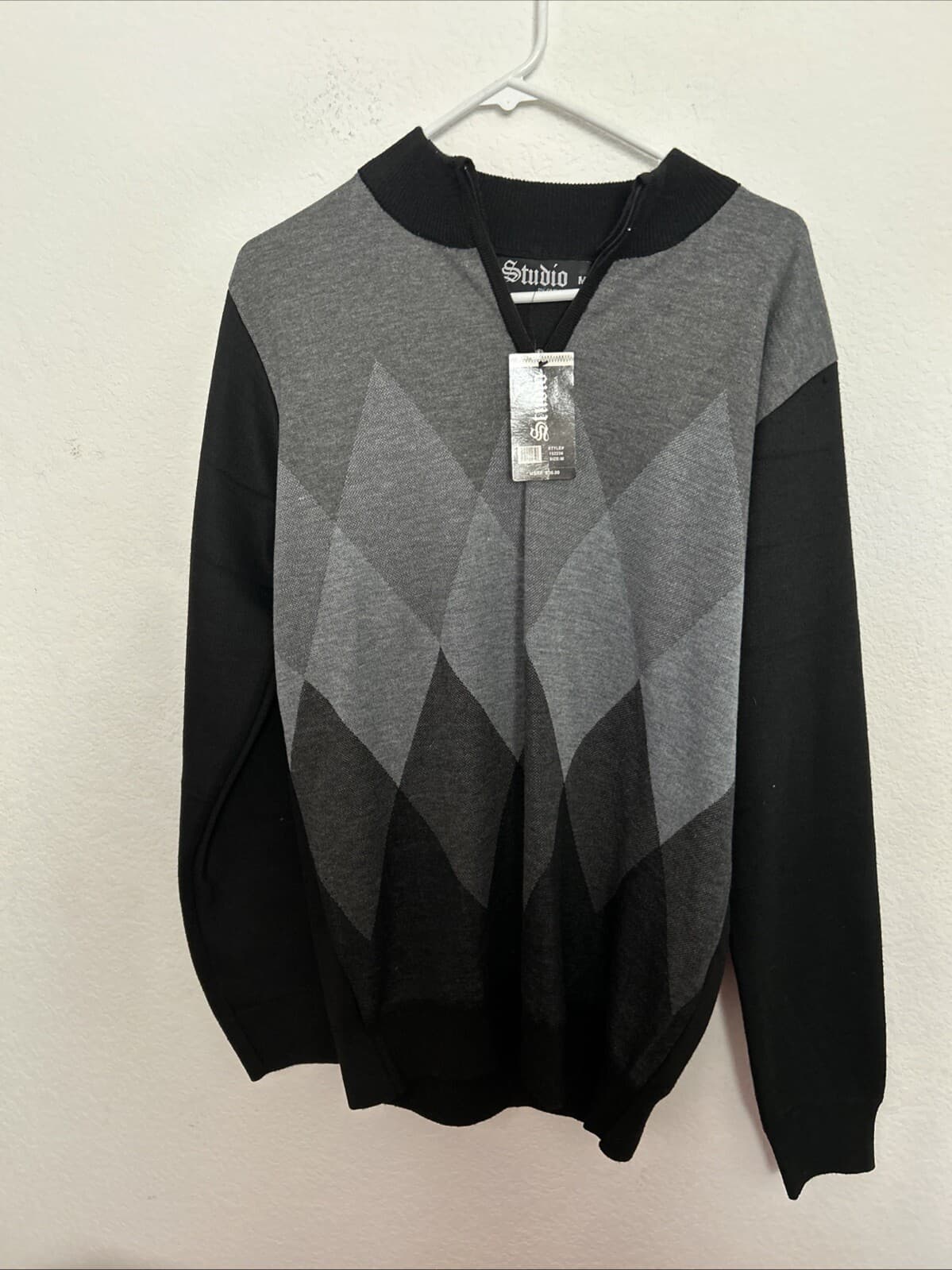 Men’s Black And Gray Sweater Medium NWT Long Sleeve