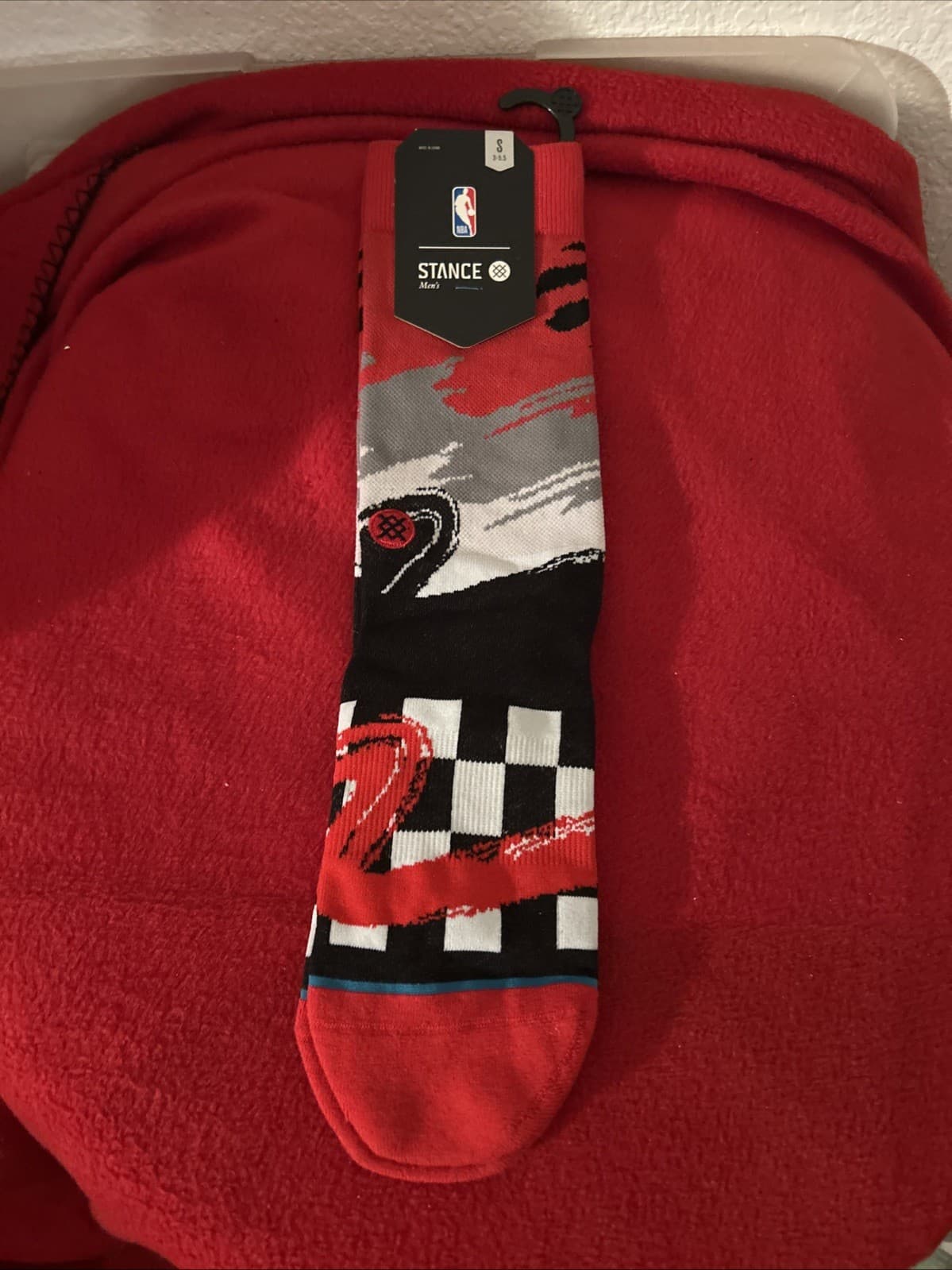 Toronto Raptors NBA Socks Stance Wave Racer Logo Crew Small Red