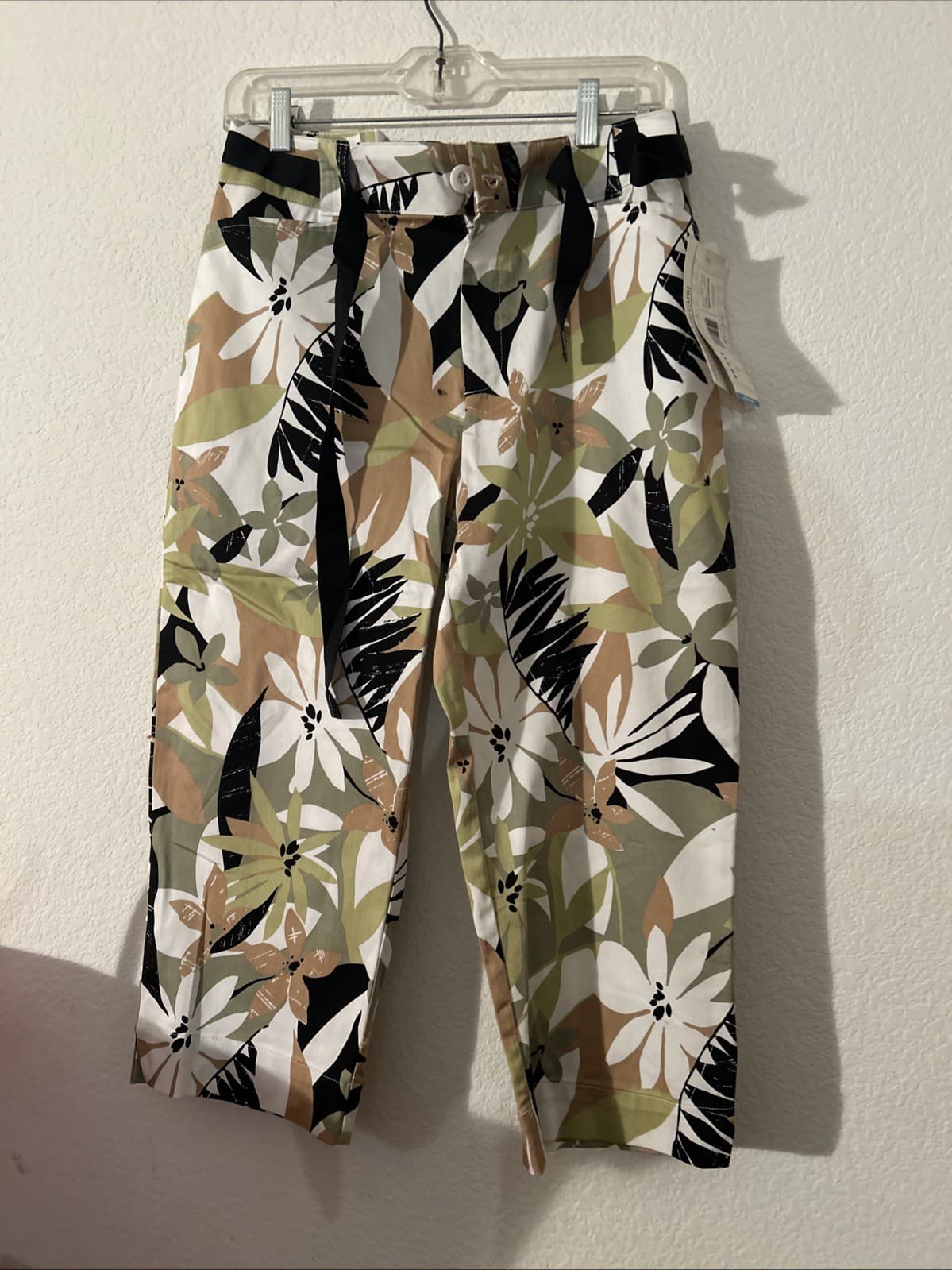 We Men’s Stretch White Stag Capris NWT Size 8 Average