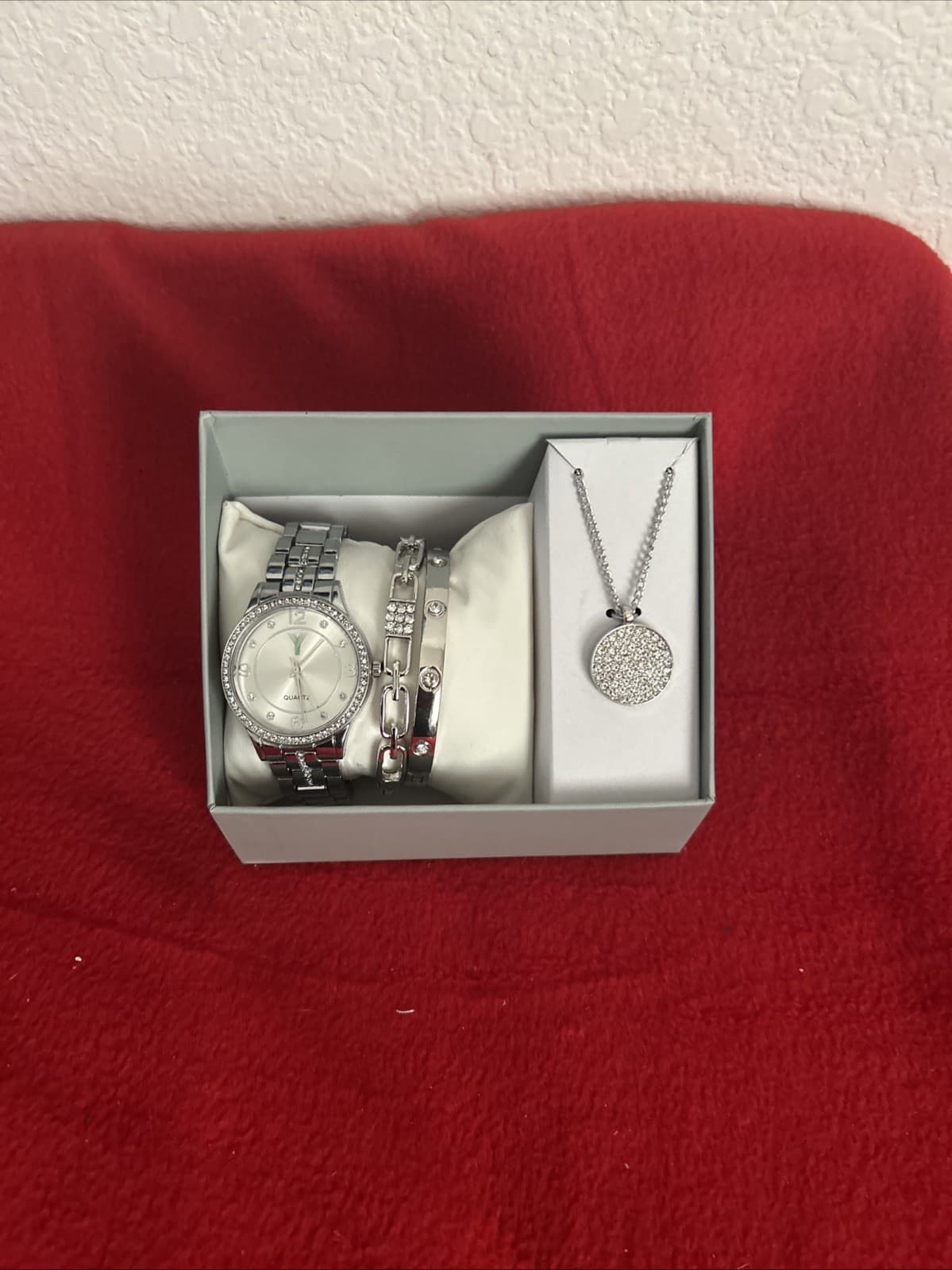 Women’s Yaamava 4 Piece Women’s Watch Set Nib