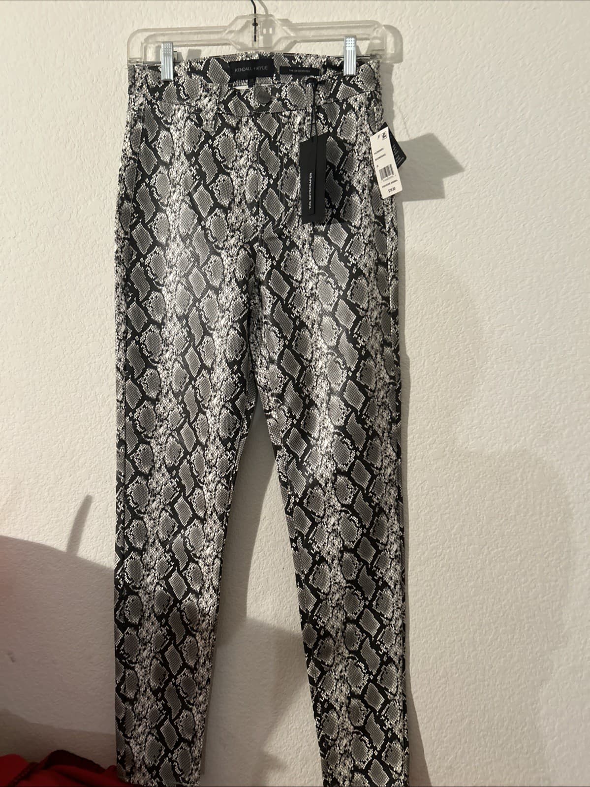 Women’s Pants Kendall+Kylie Size 28 NWT Highrise Animal Print Boomerang