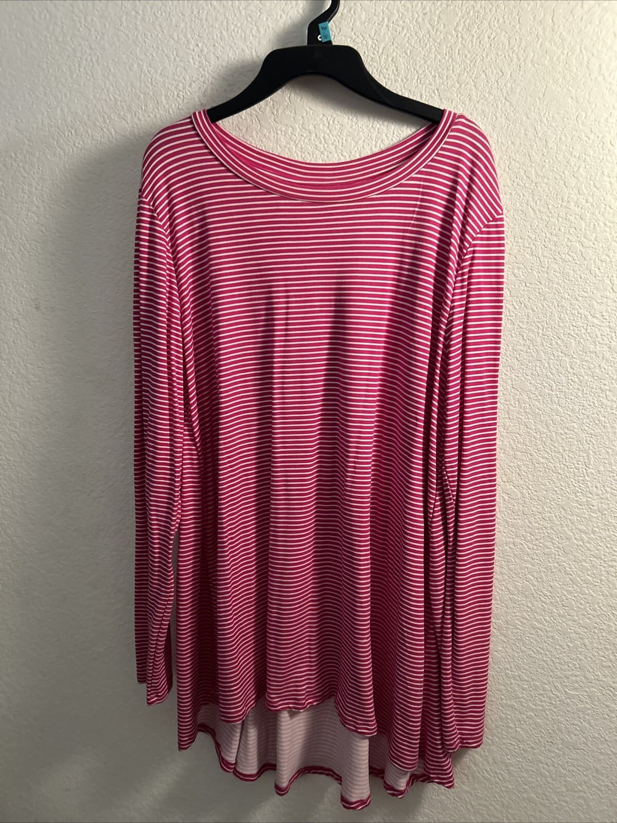 Women’s medium pink striped long sleeve pullover new Striped