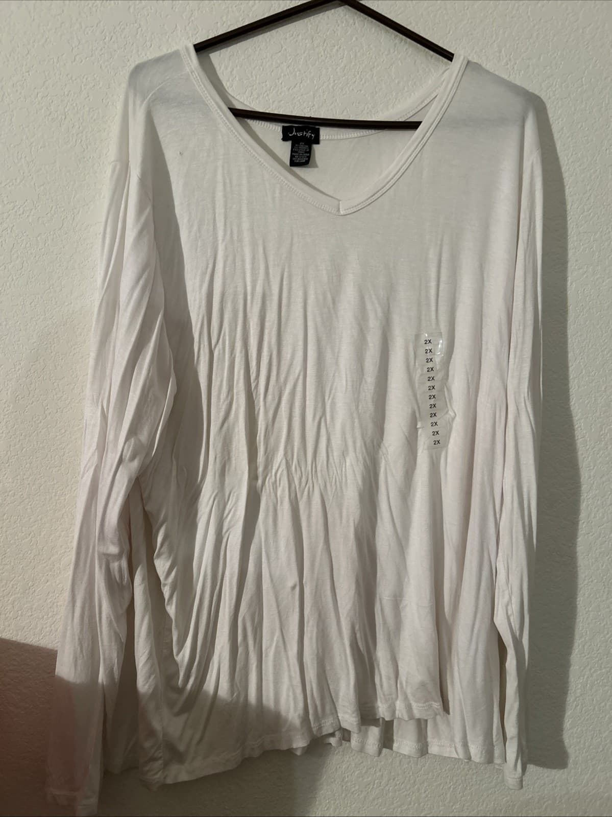 Women’s Justify White 2X Top New