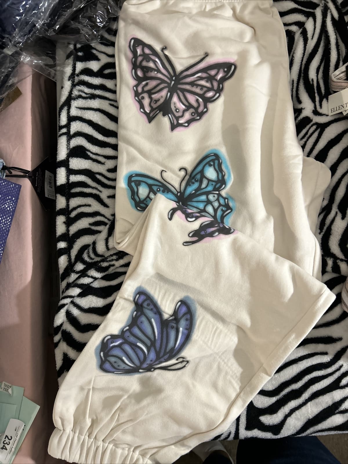 Women’s Light Beige 1x Butterfly Sweatpants
