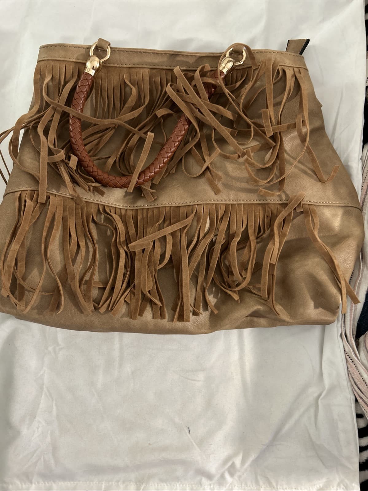 Women’s brown Tassel Avenue nine purse with a shoulder strap new