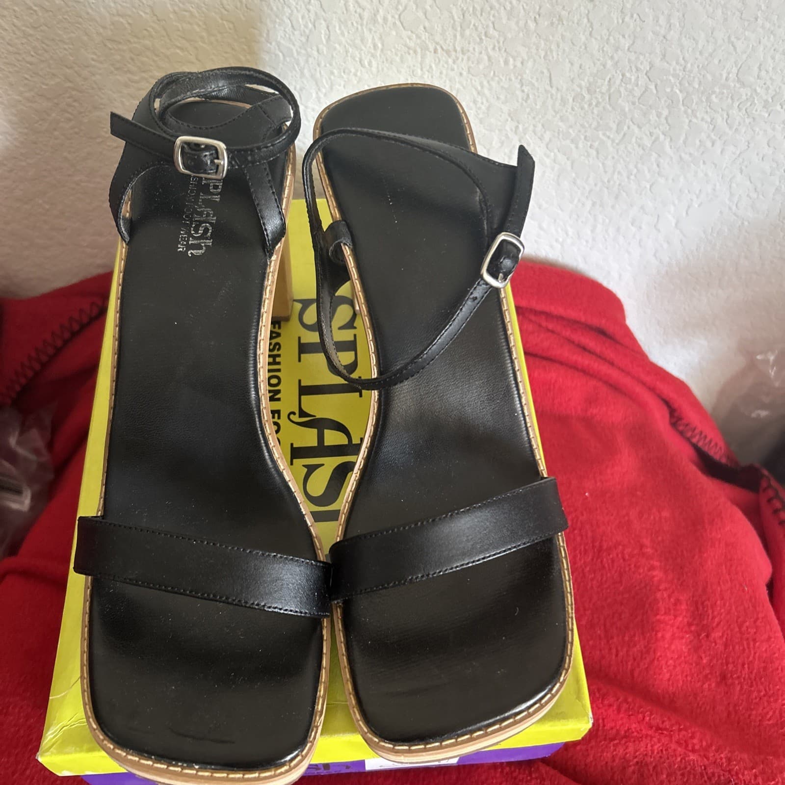Women’s Splash Fashion Footwear Size 8 1/2 Black Leather New Heels
