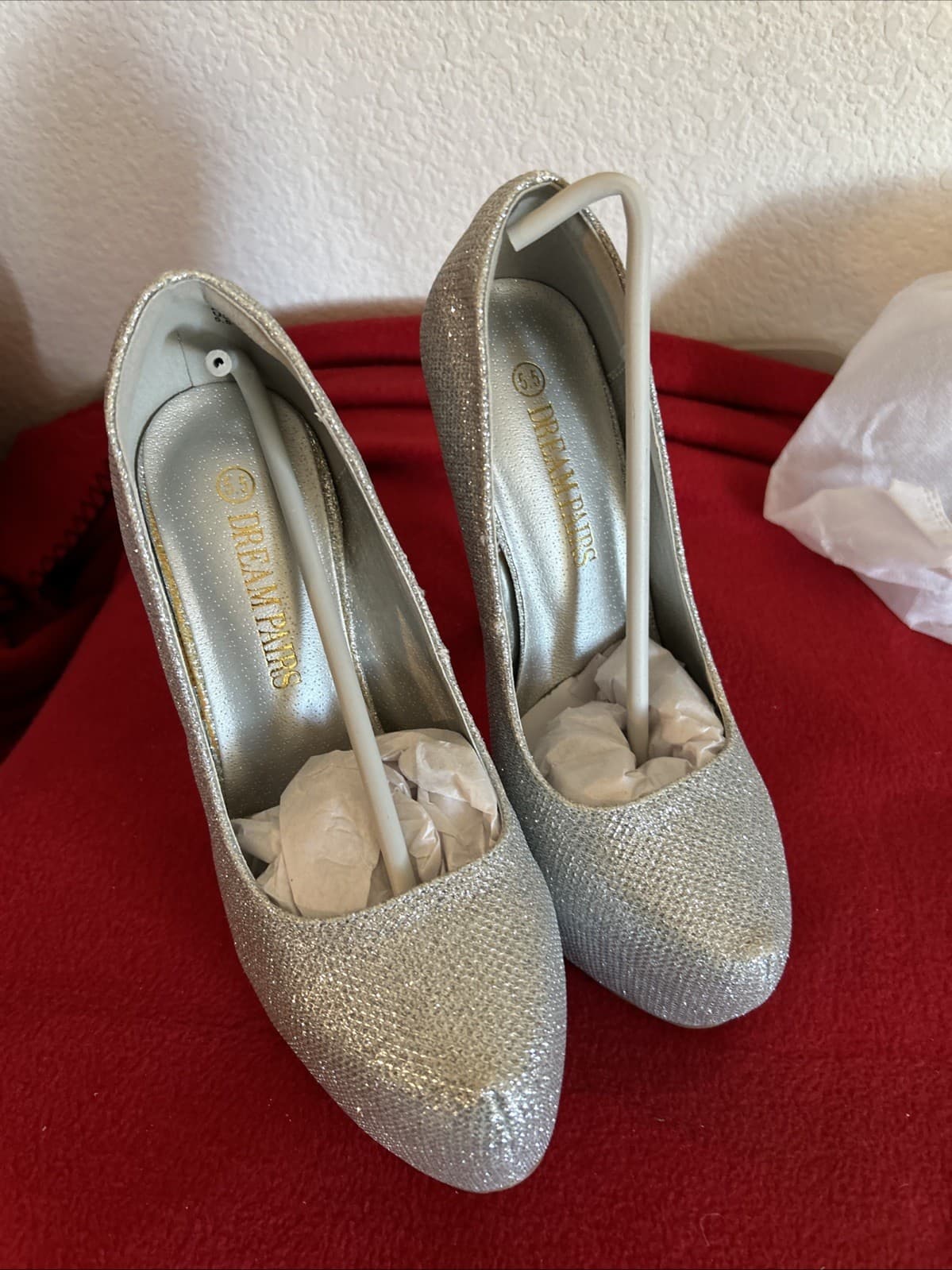 Women’s Heels Silver Size 5 1/2 New Dream Pairs