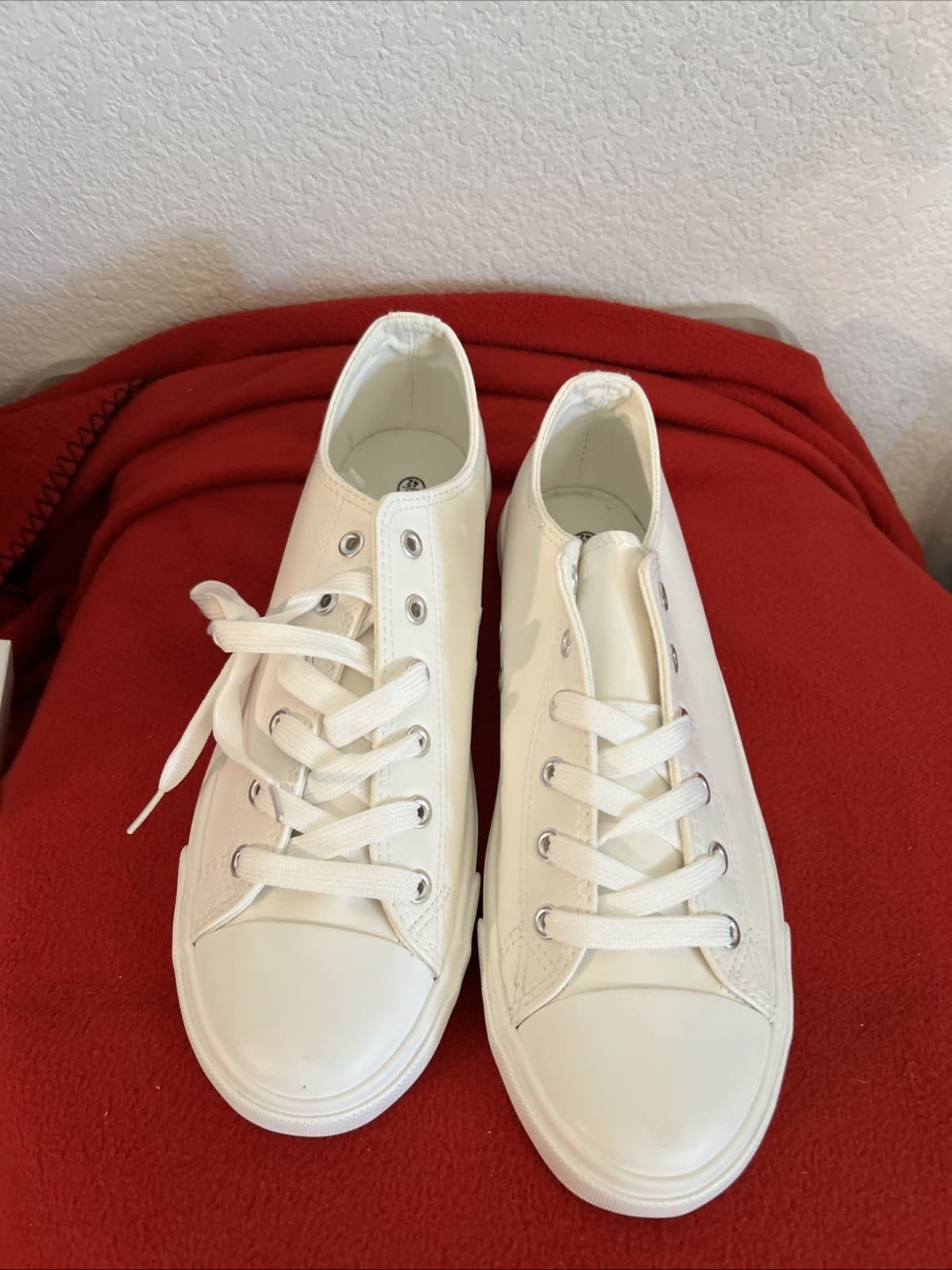 Women’s Size 11 White Polyurethane Sneakers New
