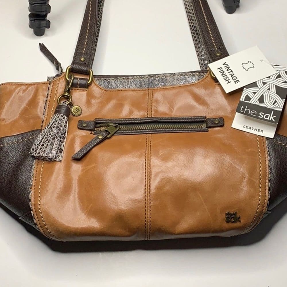 Women’s distressed vintage leather purse
