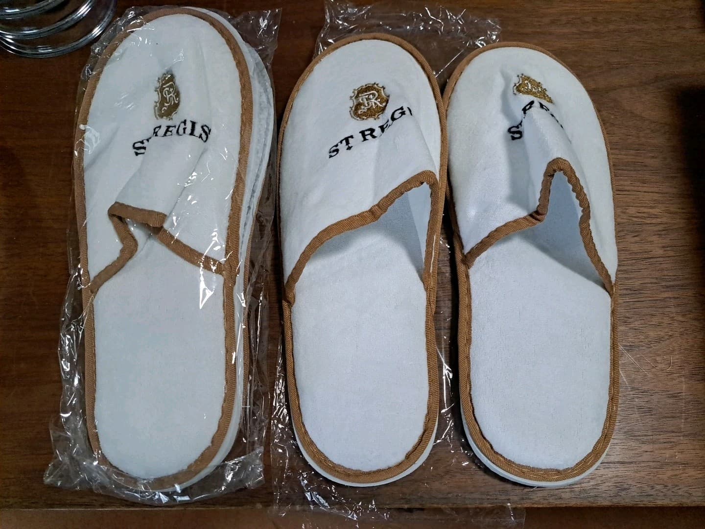 St Regis Gold Logo Hotel Spa Travel Slippers Lot Of 2 NEW Sealed