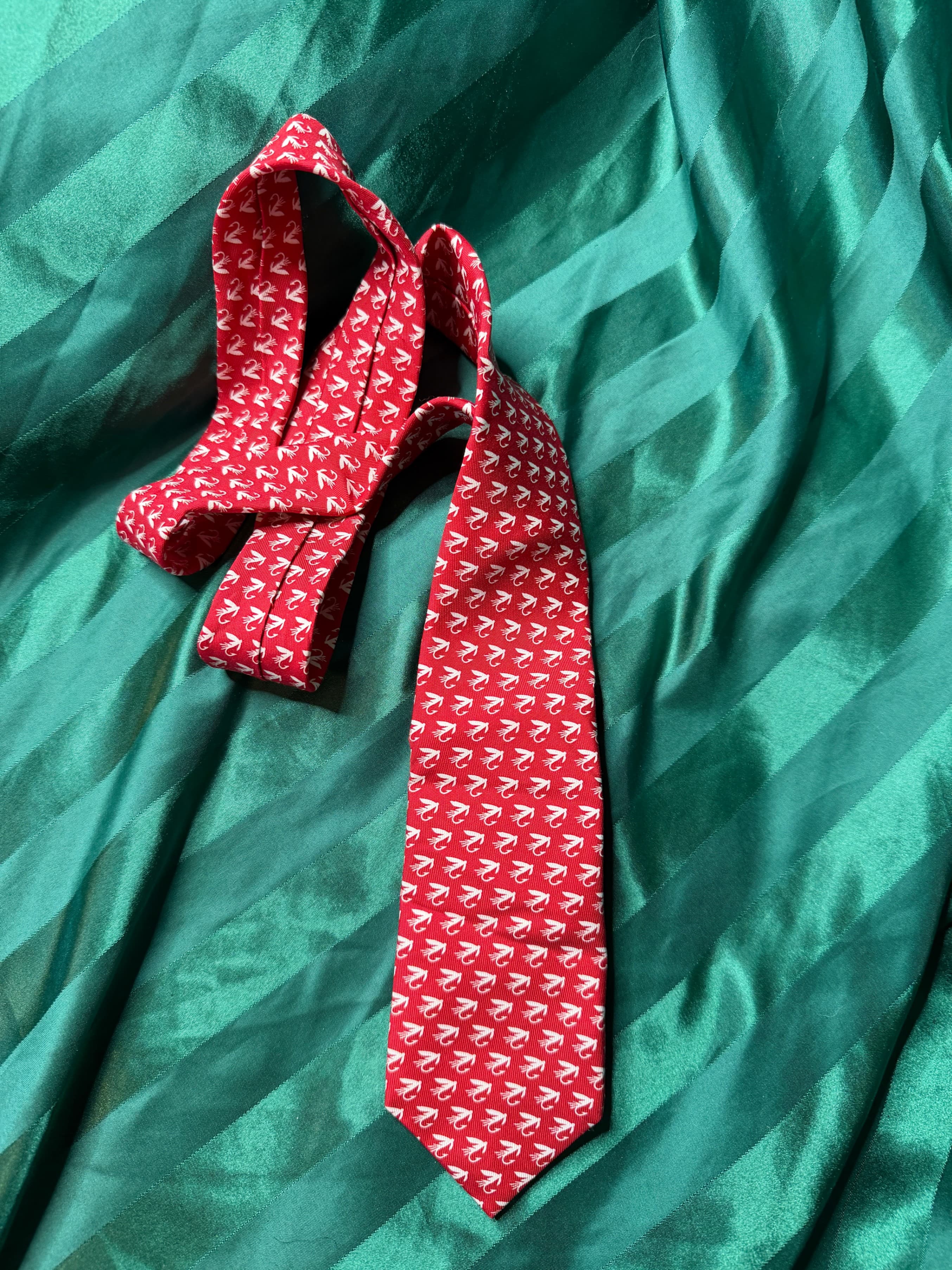 Rare Vintage Vineyard Vines Custom Silk Swan Necktie Crimson Red Shep & Ian