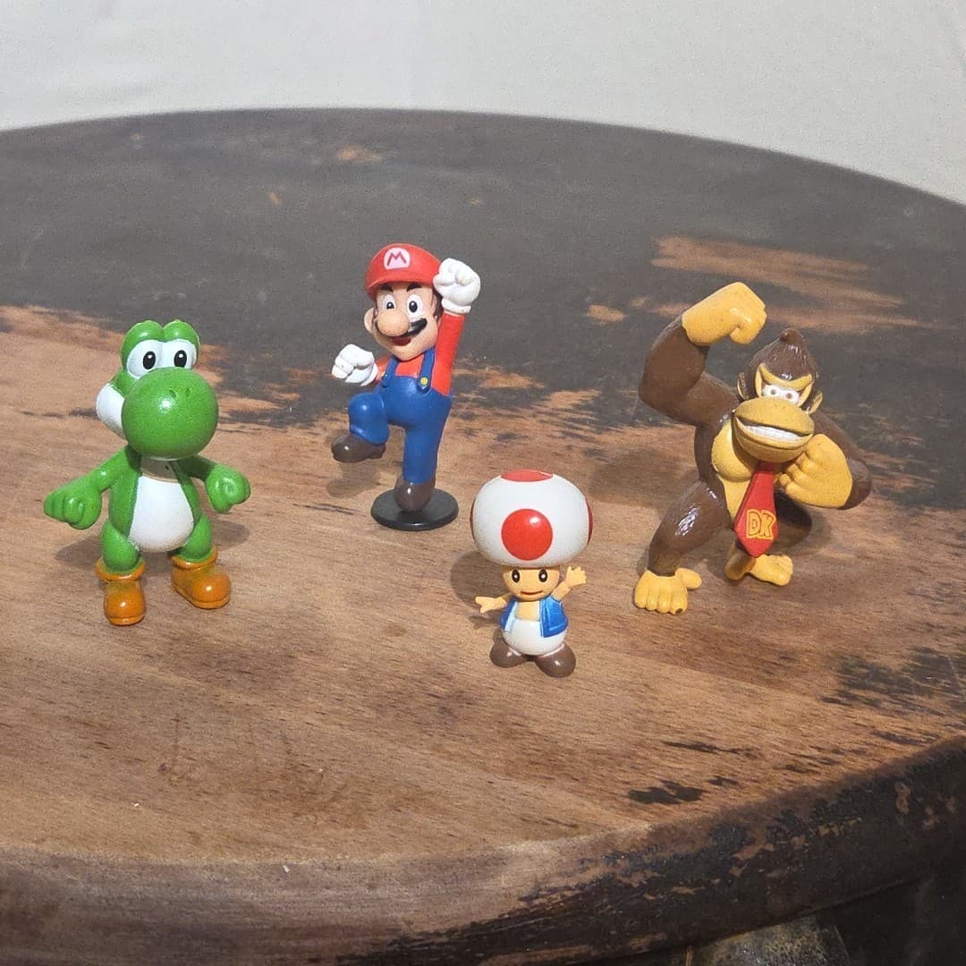 Mario Donkey Kong Yoshi Lot Of 4 Mini Figures Assorted