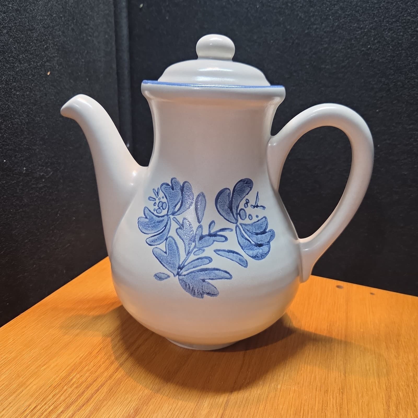 Pfaltzgraff Yorktowne Coffee Tea Pot & Lid Blue Floral Stoneware Vintage 8" USA
