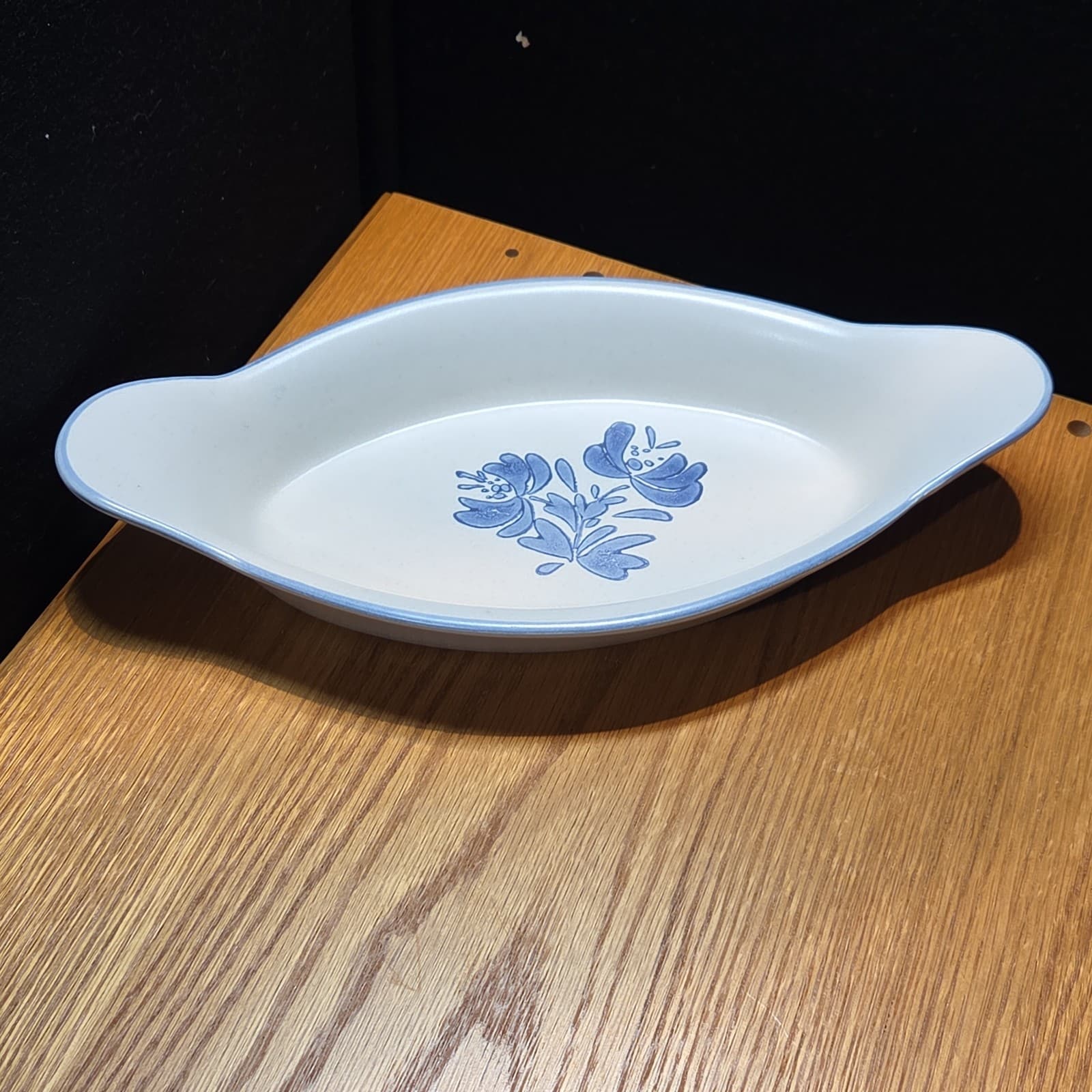 Vintage Pfaltzgraff Yorktowne 22 oz Au Gratin Dish Stoneware USA Blue White