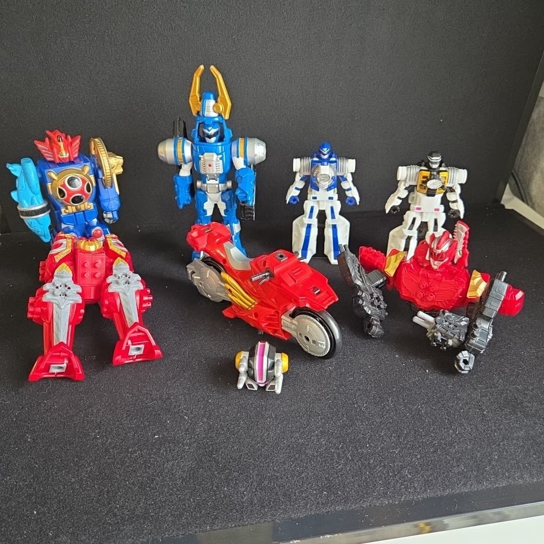 Power Rangers - Bandai - Mixed Lot Action Figures, Incomplete Parts And Pieces