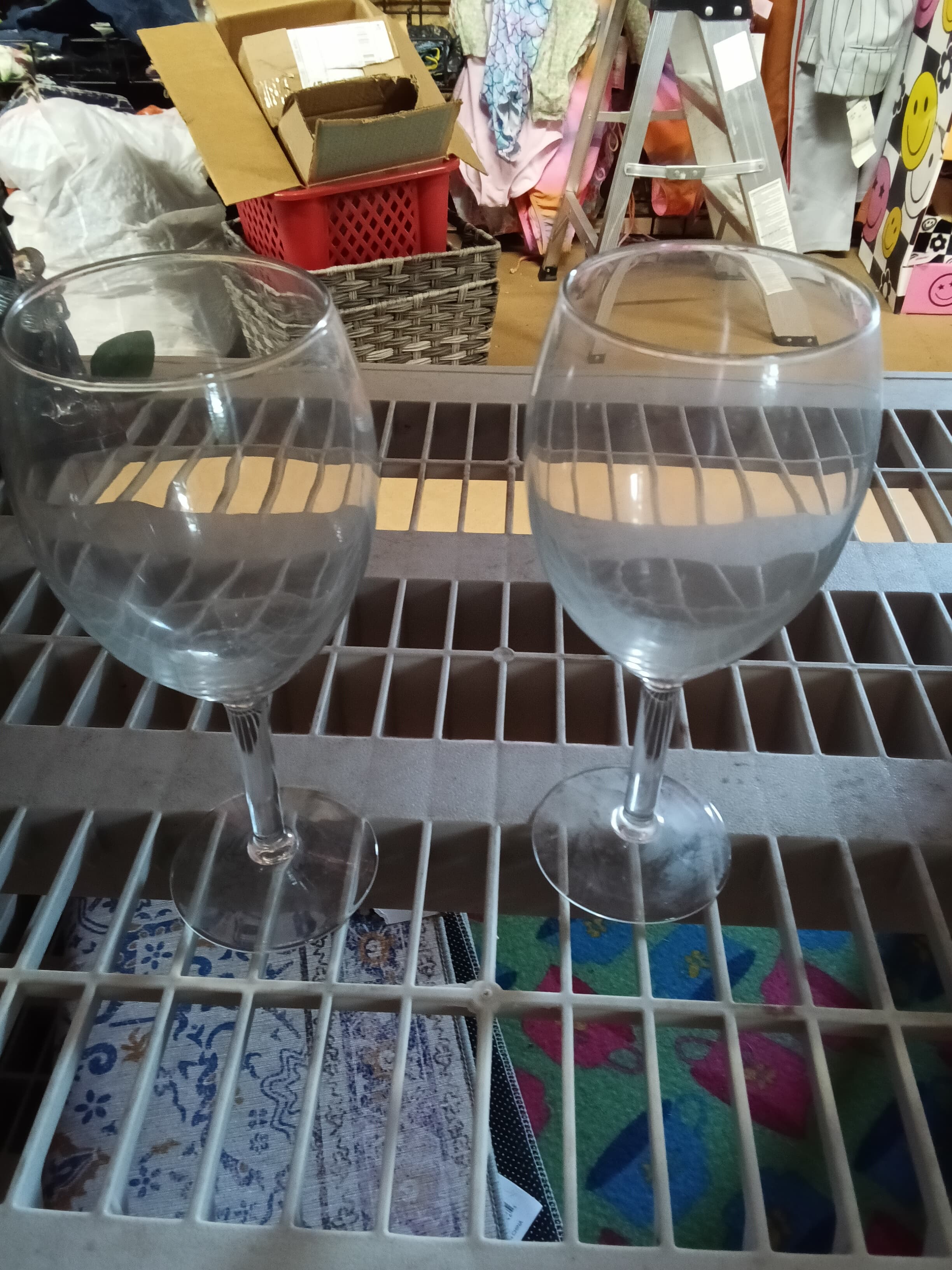 Set of 2 Clear Glass Wine Goblets