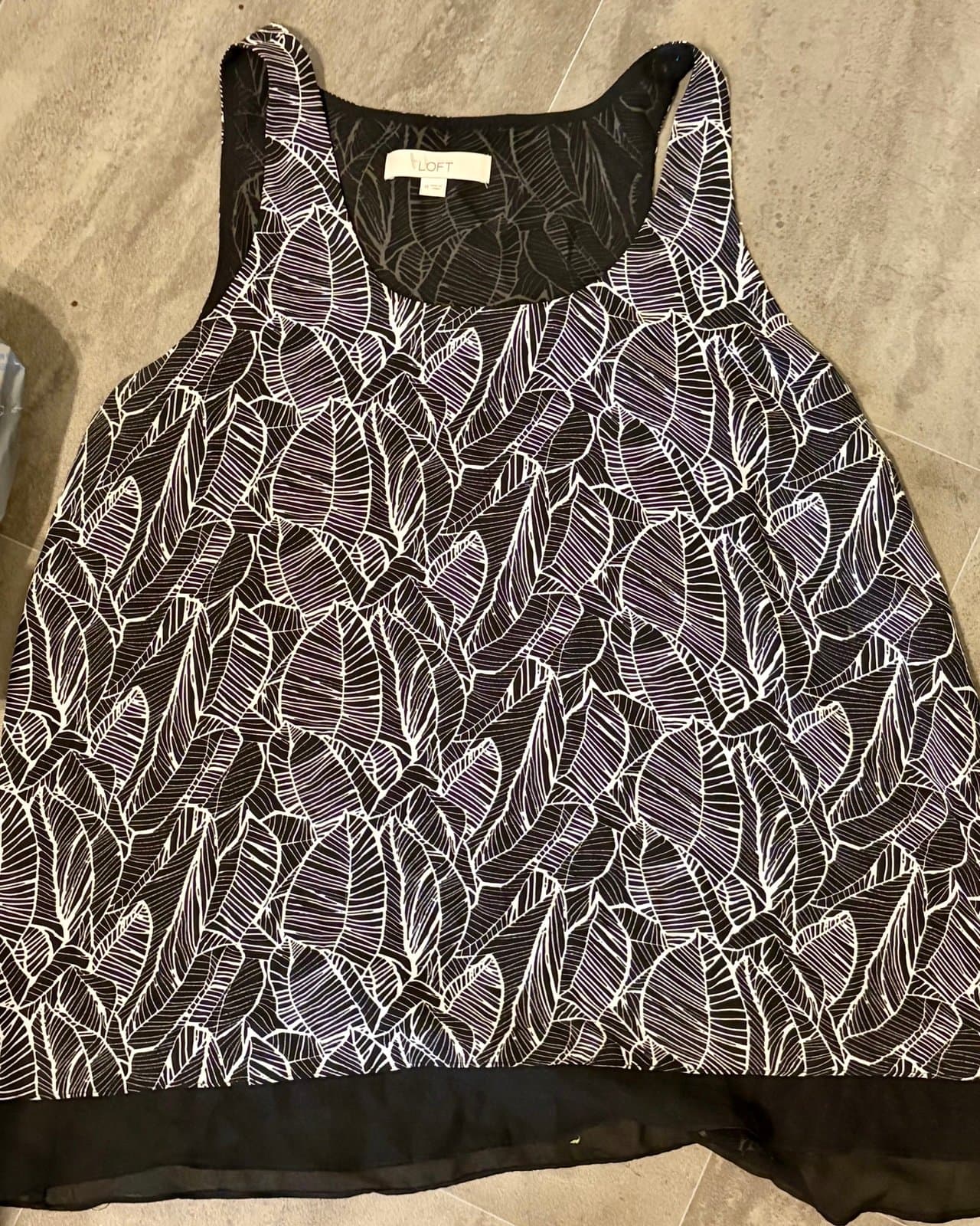 The Loft women’s sleeveless blouse M