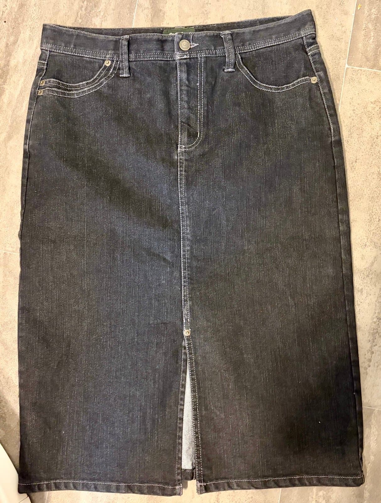Eddie Bauer Denim Skirt, size 8