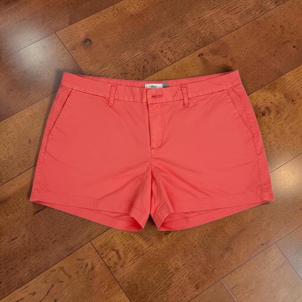 Set of 2 Women’s Old Navy Cargo Shorts 8