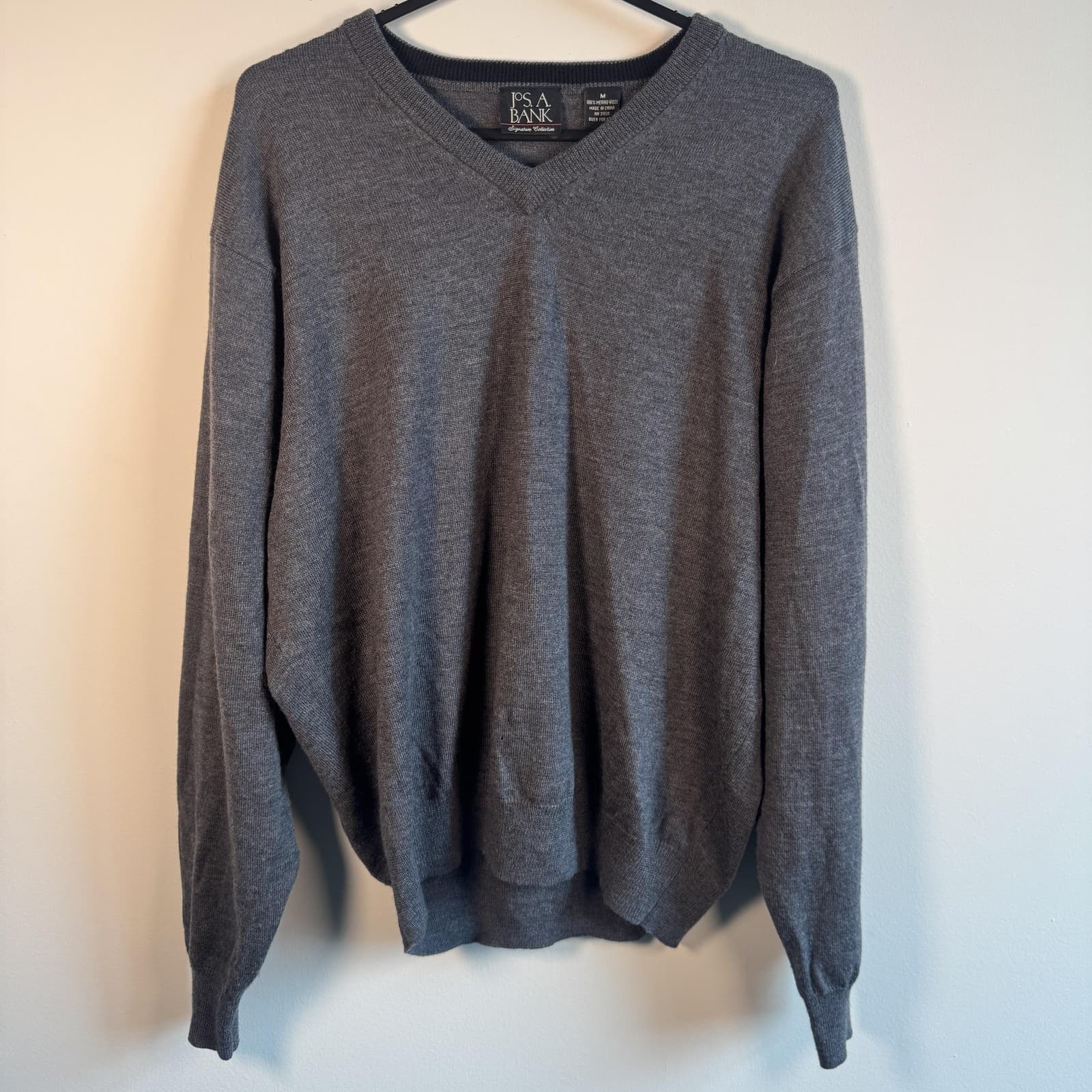 Jos. A. Bank Signature Sweater V Neck Pullover 100% Merino Wool Gray Mens Medium