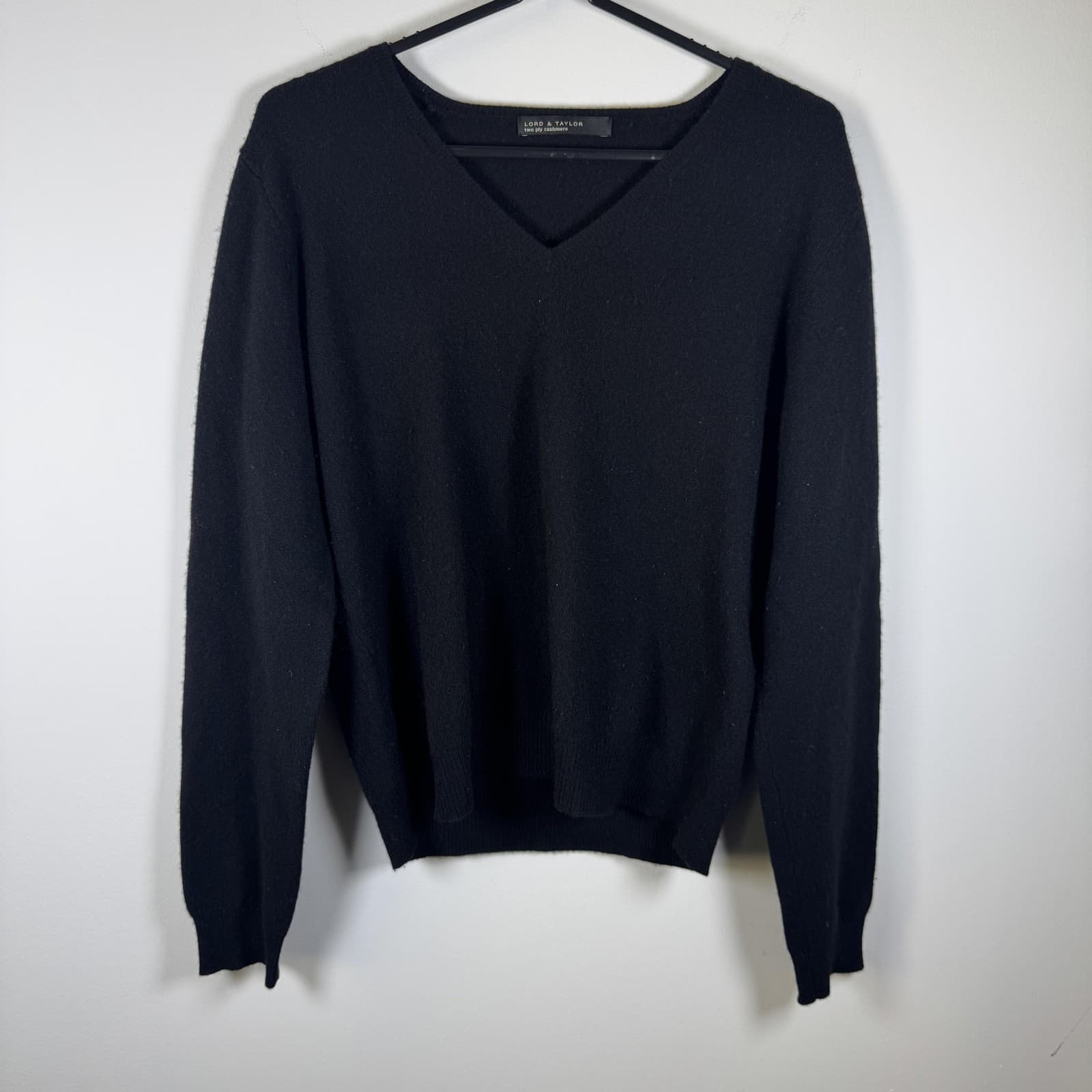 Lord & Taylor Two Ply Cashmere Sweater V Neck Pullover Black Lightweight Men M