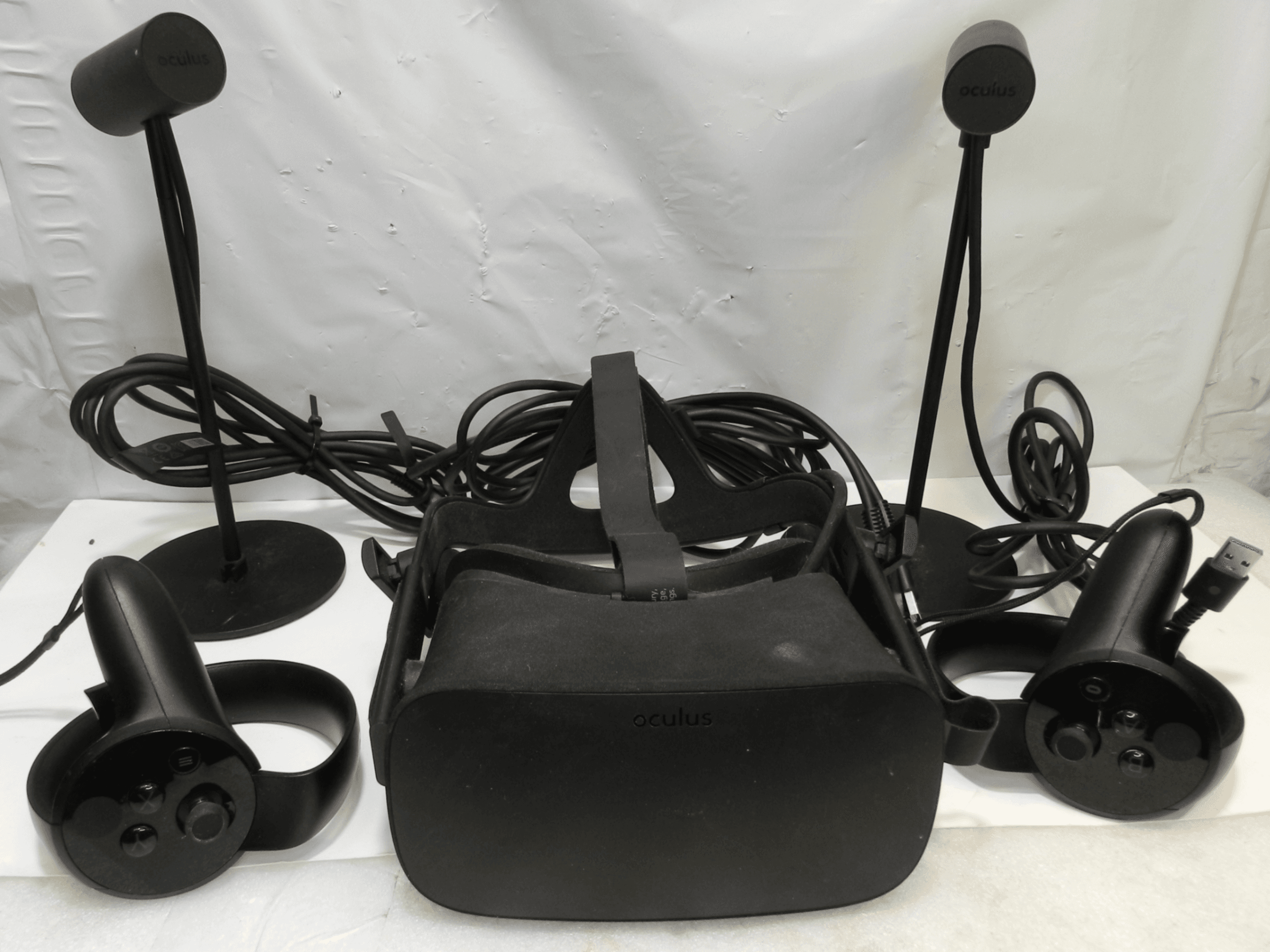 Oculus Rift CV1 VR Virtual Reality Headset Full Set Black (O83M)