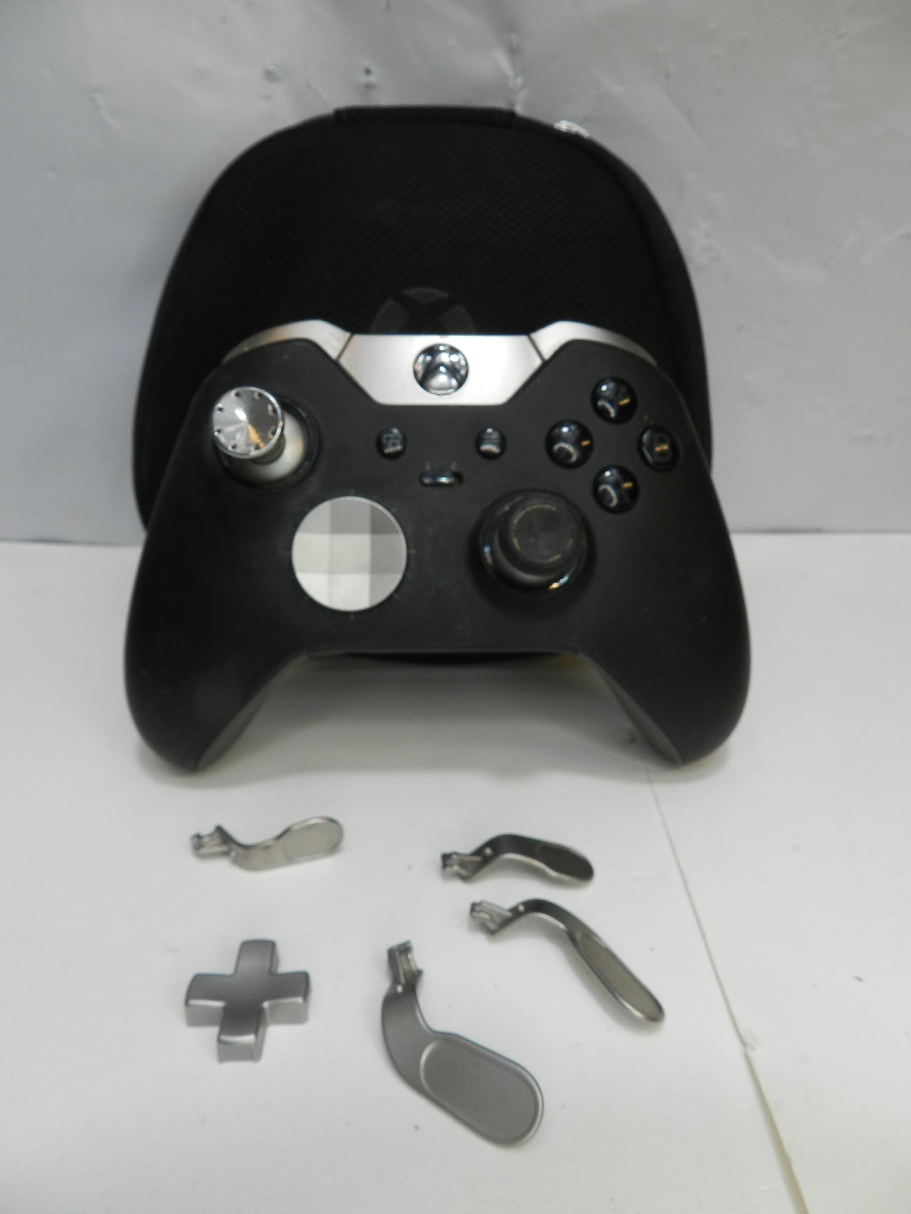 Xbox One Elite Series 1 Controller Model 1698 W/ Case (O87M)