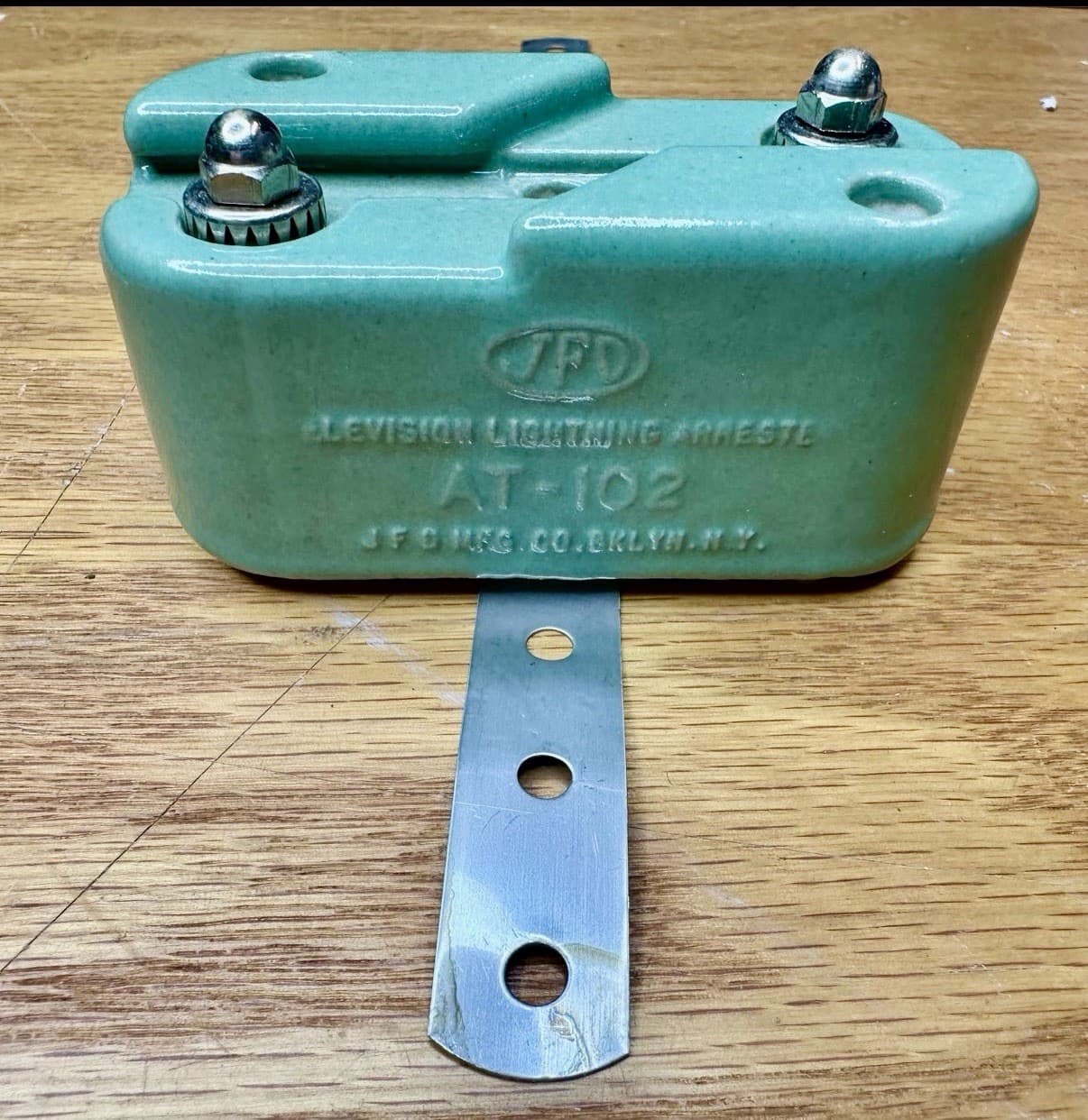 Vintage JFD AT-102 Porcelain Twin Lead Lightning Arrestor – Green