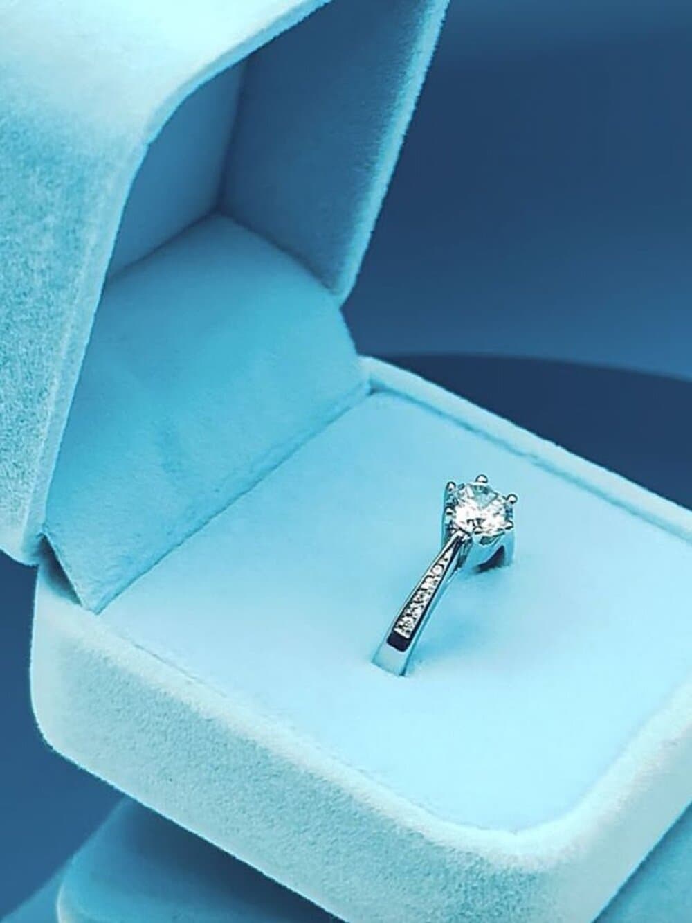 Dayani Lynn Accented Solitaire CZ Sterling Silver Plated Ring Size 6 Gift Boxed