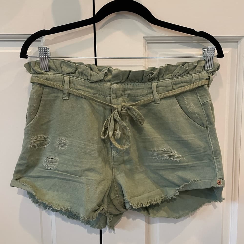 Green ripped cargo shorts - Size M