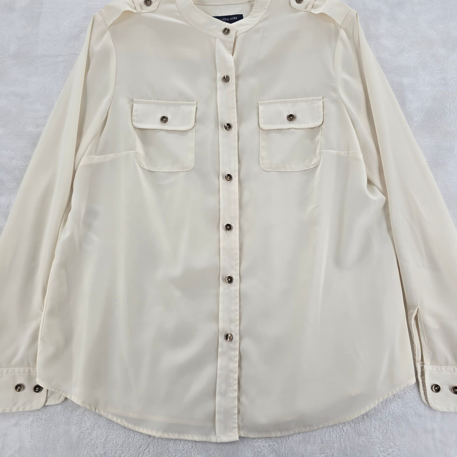 Jones New York Button Down Womens Large Blouse Cream Roll Tab Utility Pocket