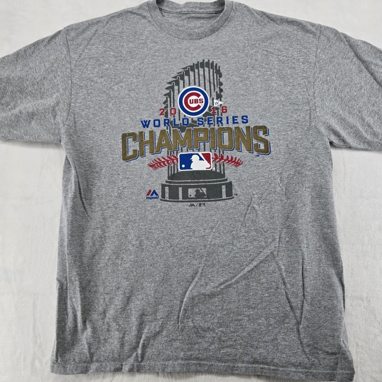 Majestic T Shirt Mens XL T-Shirt Gray Chicago Cubs 2016 World Series Champions