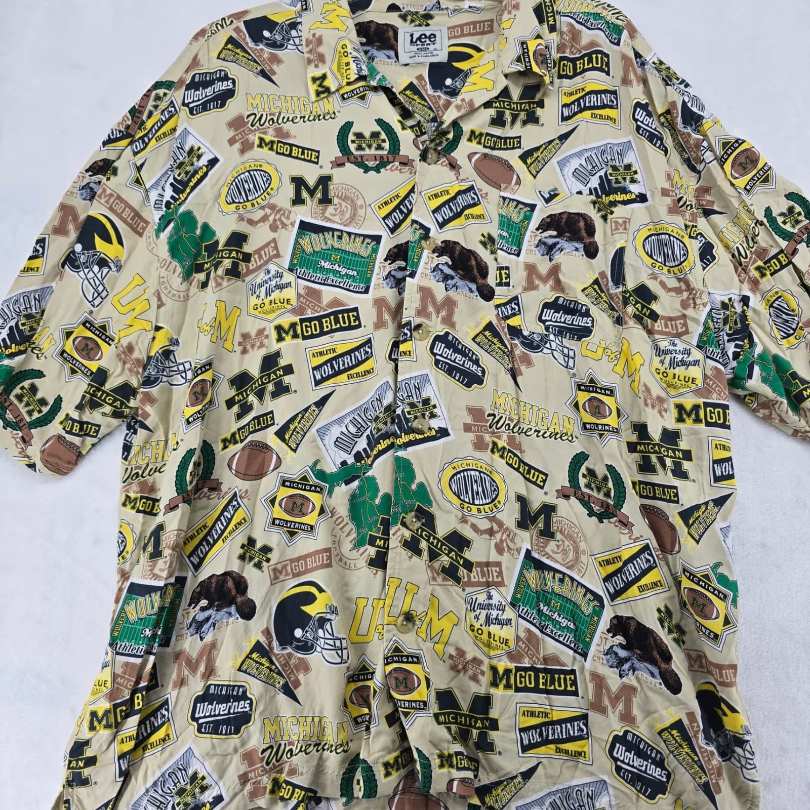 Lee Sport Button Up Mens 2XL Button Up Beige Michigan Wolverines All Over Print