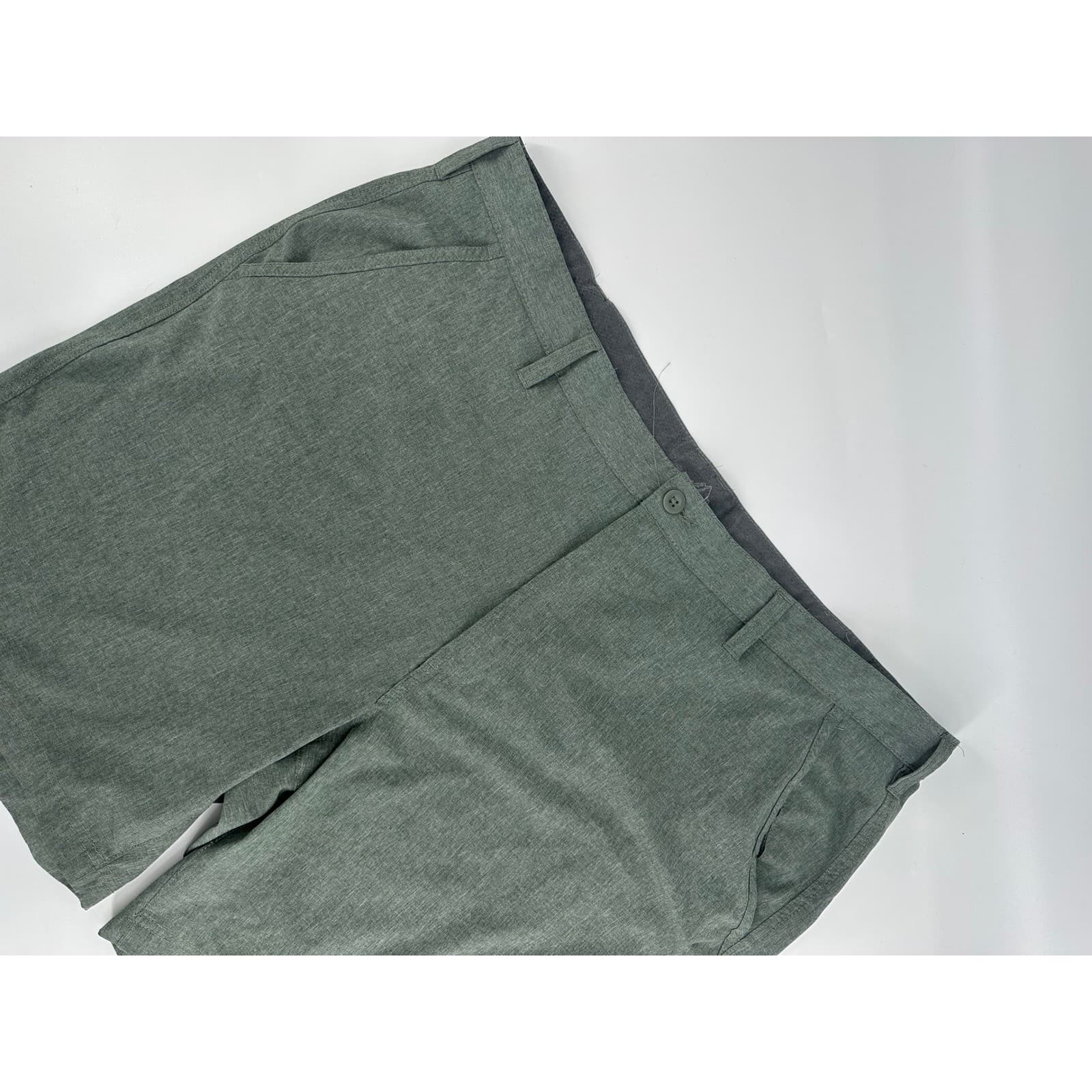 Croft & Barrow Mens Size 44 Green Polyester Spandex Stretch Golf Casual Shorts