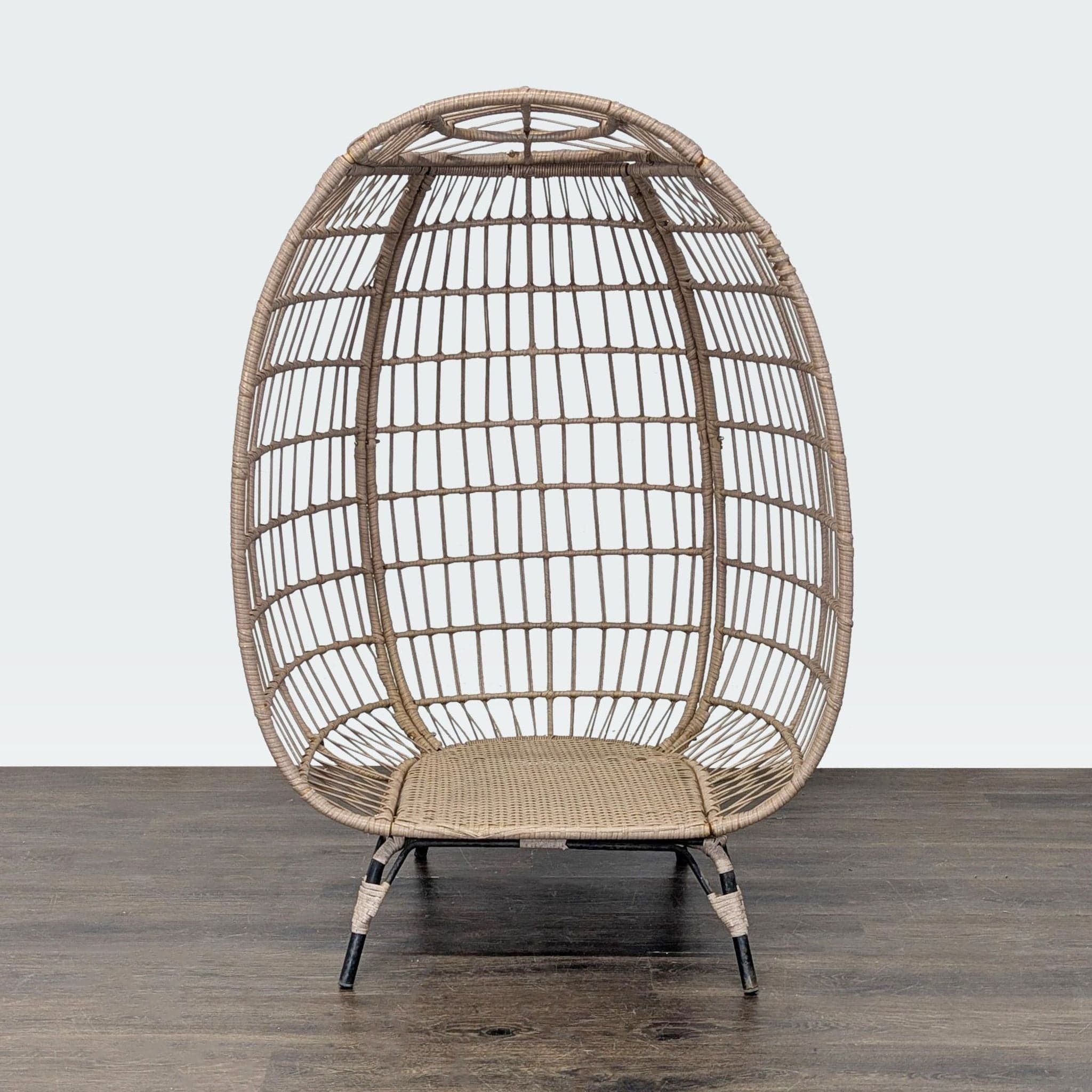 Modern All Weather Rattan Egg-Shaped Wicker Chair with Metal Legs