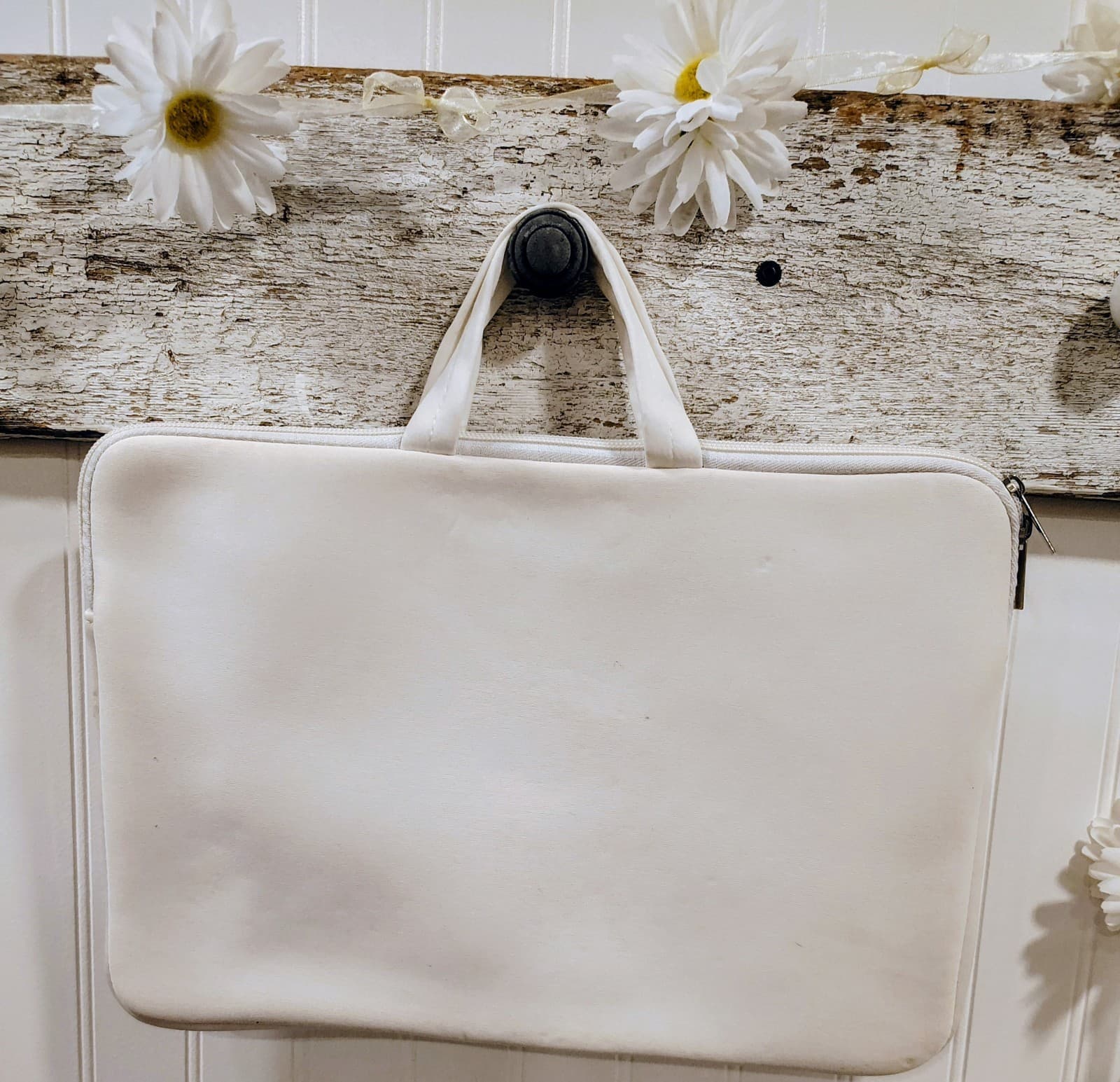 White Neoprene Padded Laptop Sleeve Case, Handles, EUC