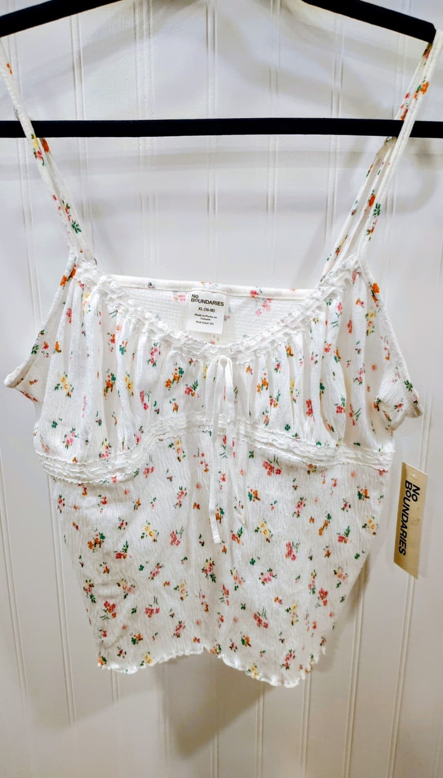 No Boundaries Women's White Floral Cami With Lace, NWT XL
