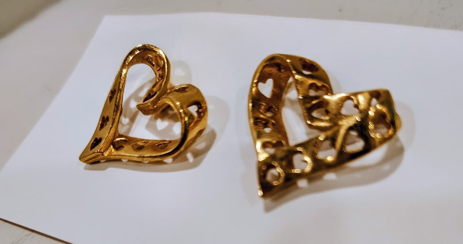 Vintage AVON Hearts Earrings Gold Tone Pierced Posts Border Hearts 1995