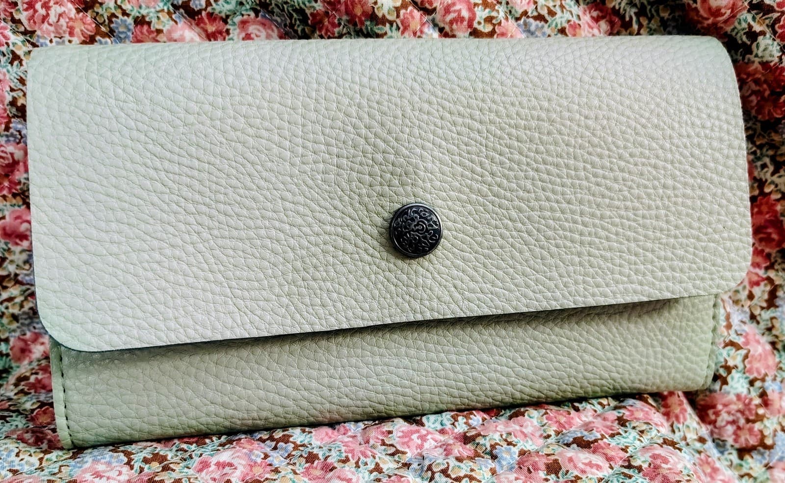 Cream Faux Leather Wallet, NWOT, Turquoise Interior