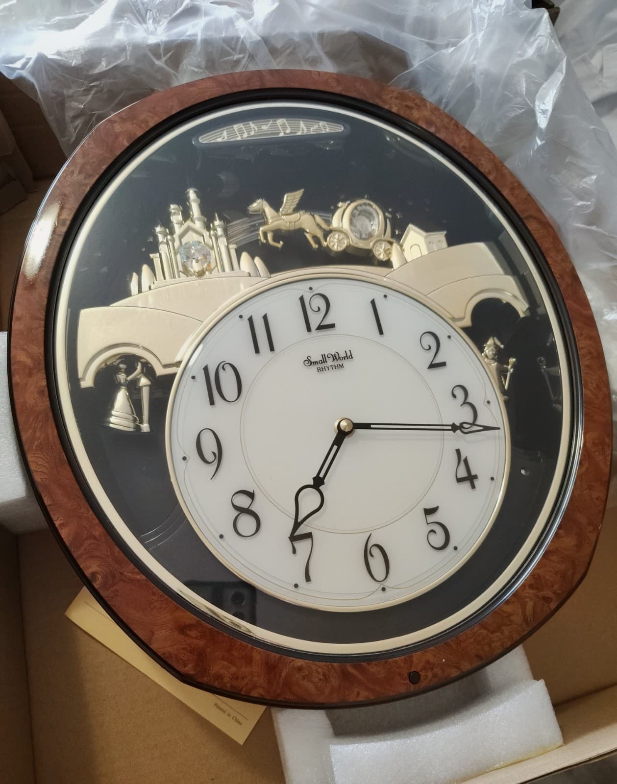 2015 NIB Rhythm Musical "Small World" Clock 4MH862WU23 Woodgrain