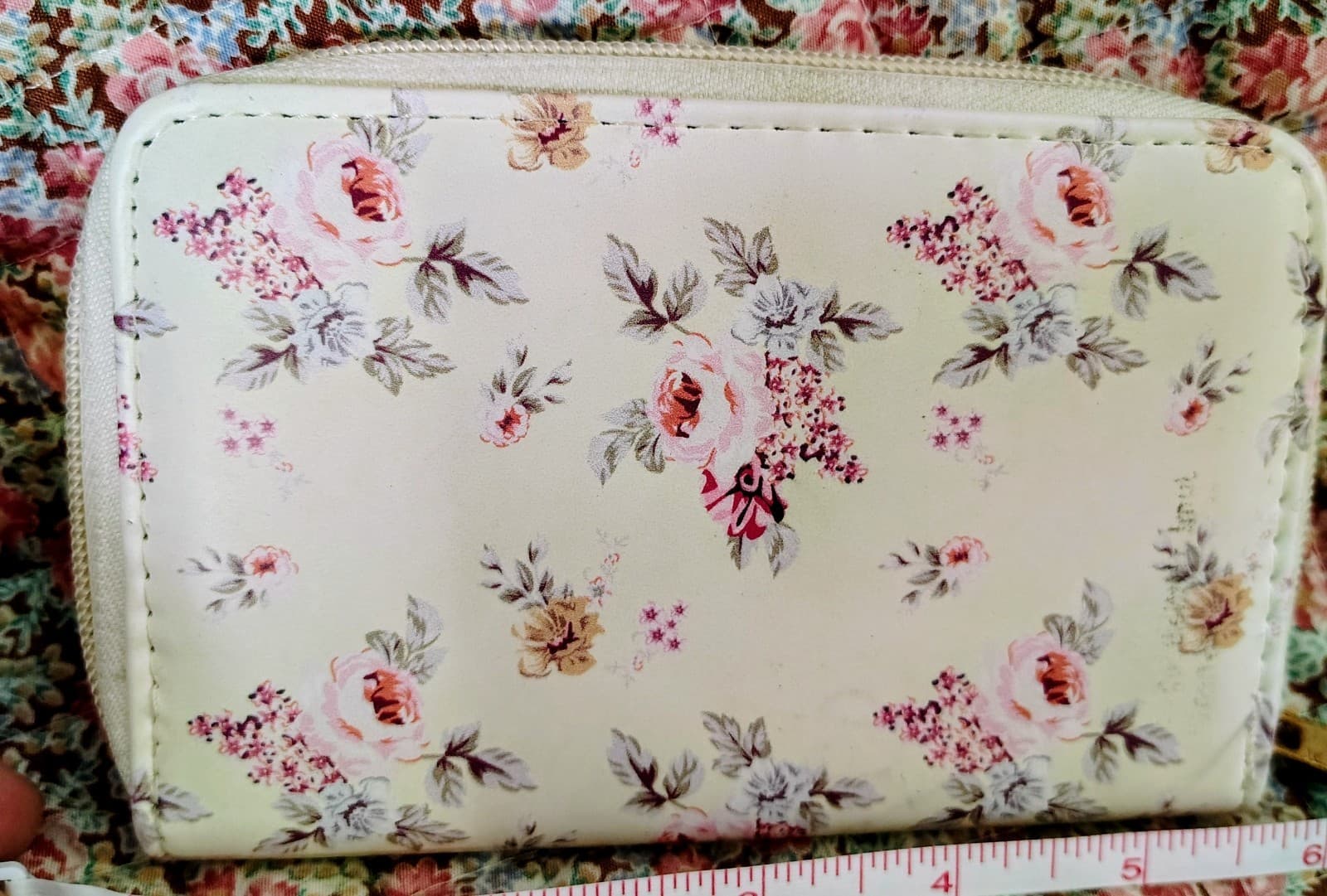 NWOT White Vintage Floral Wallet