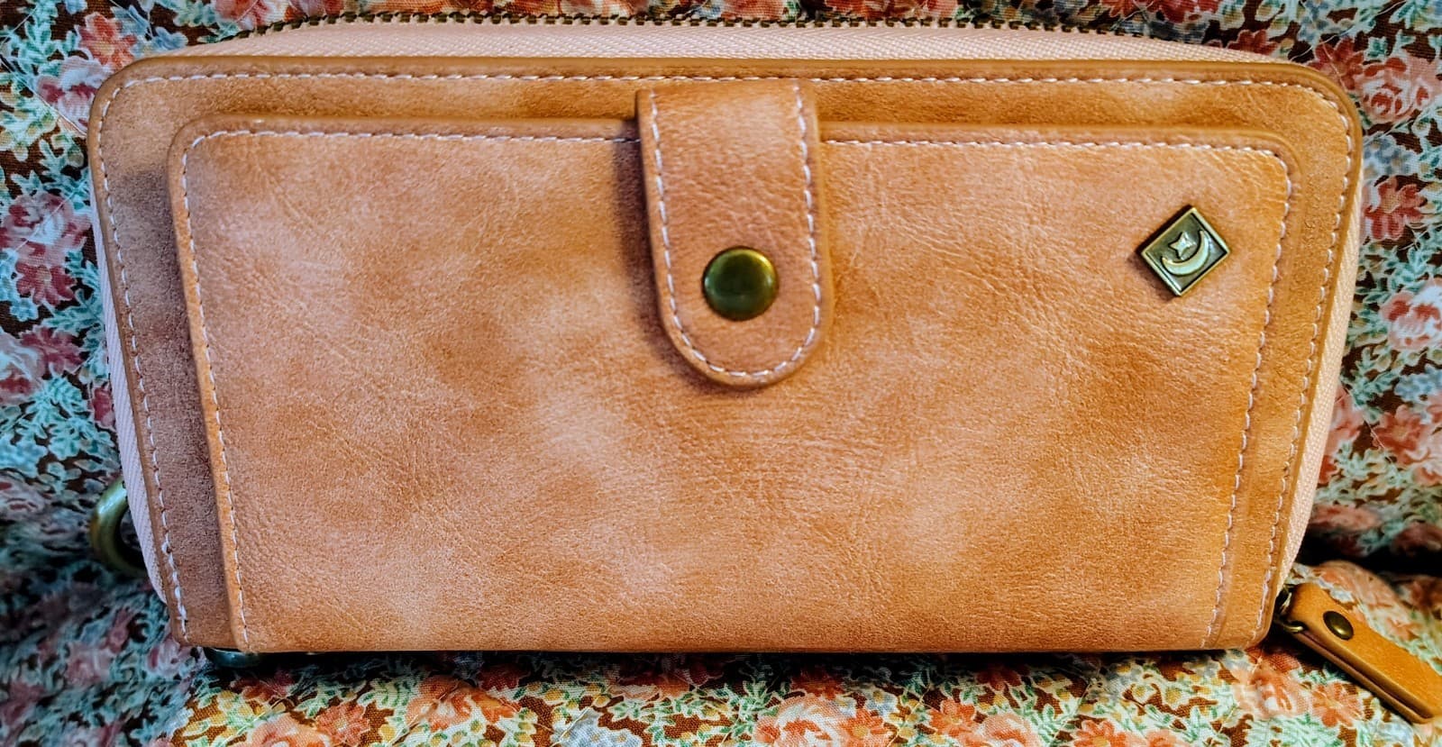 NWOT Pola Brown Faux Leather Womens Wallet