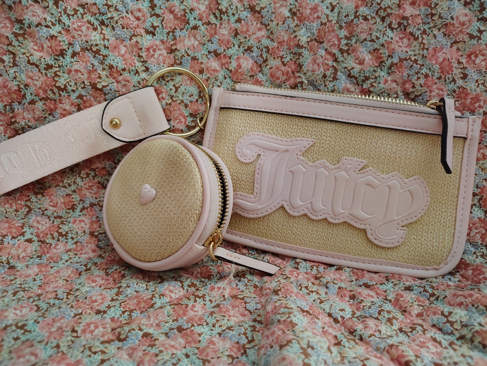 NEW Juicy Couture Exclus Woven Straw Wristlet Wallet Keychain Change Purse Set