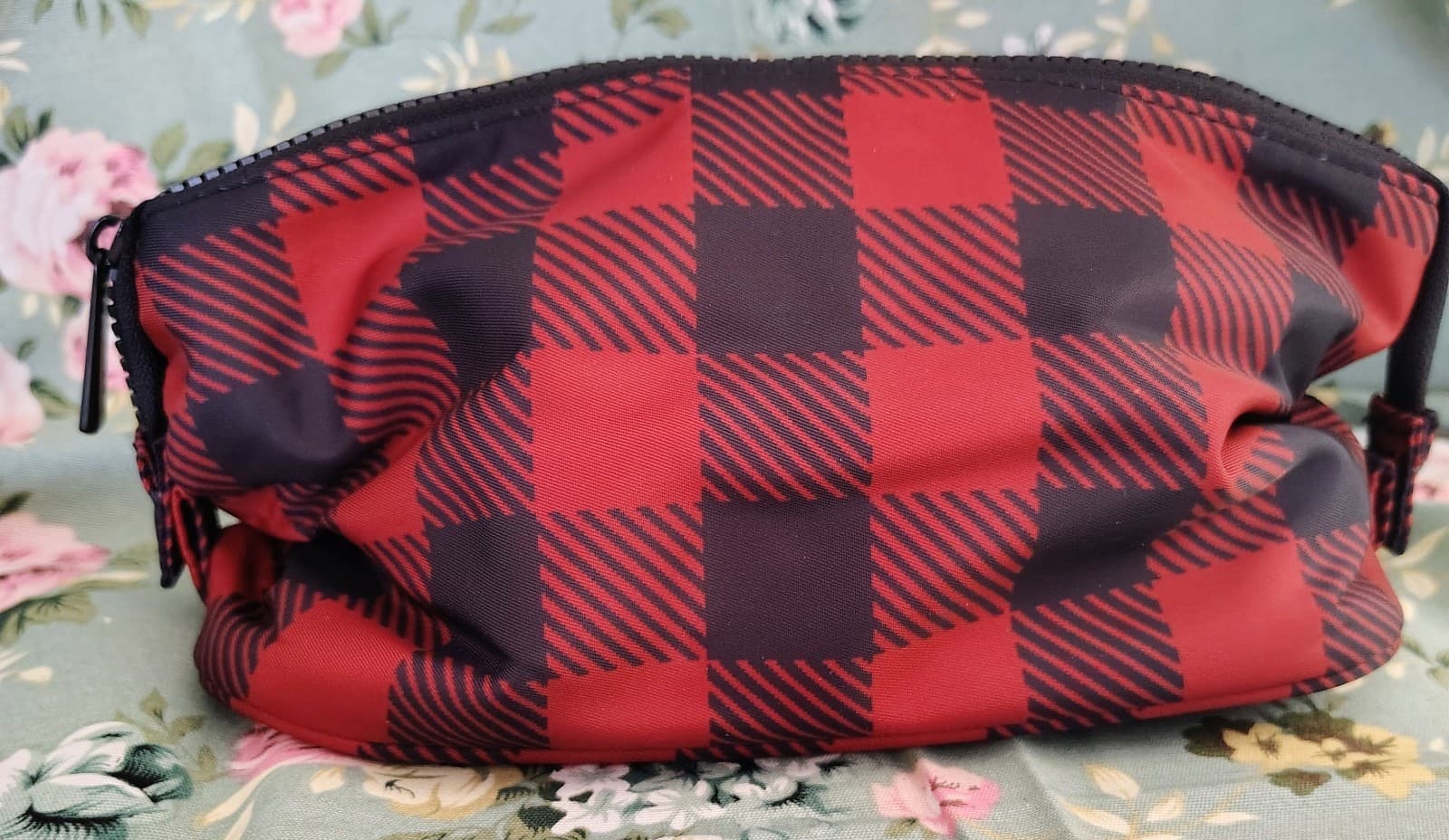 Maurices Red & Black Buffalo Plaid Toiletry Cosmetic Case NWOT