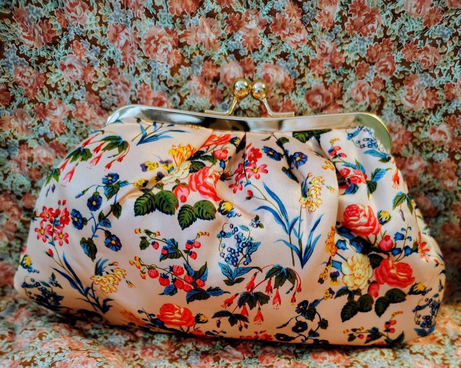 The Vintage Cosmetic Company NWOT Floral Cosmetic Clutch