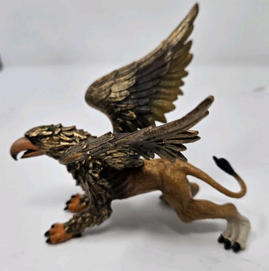 Griffin Mythical Realms Figure Safari Ltd