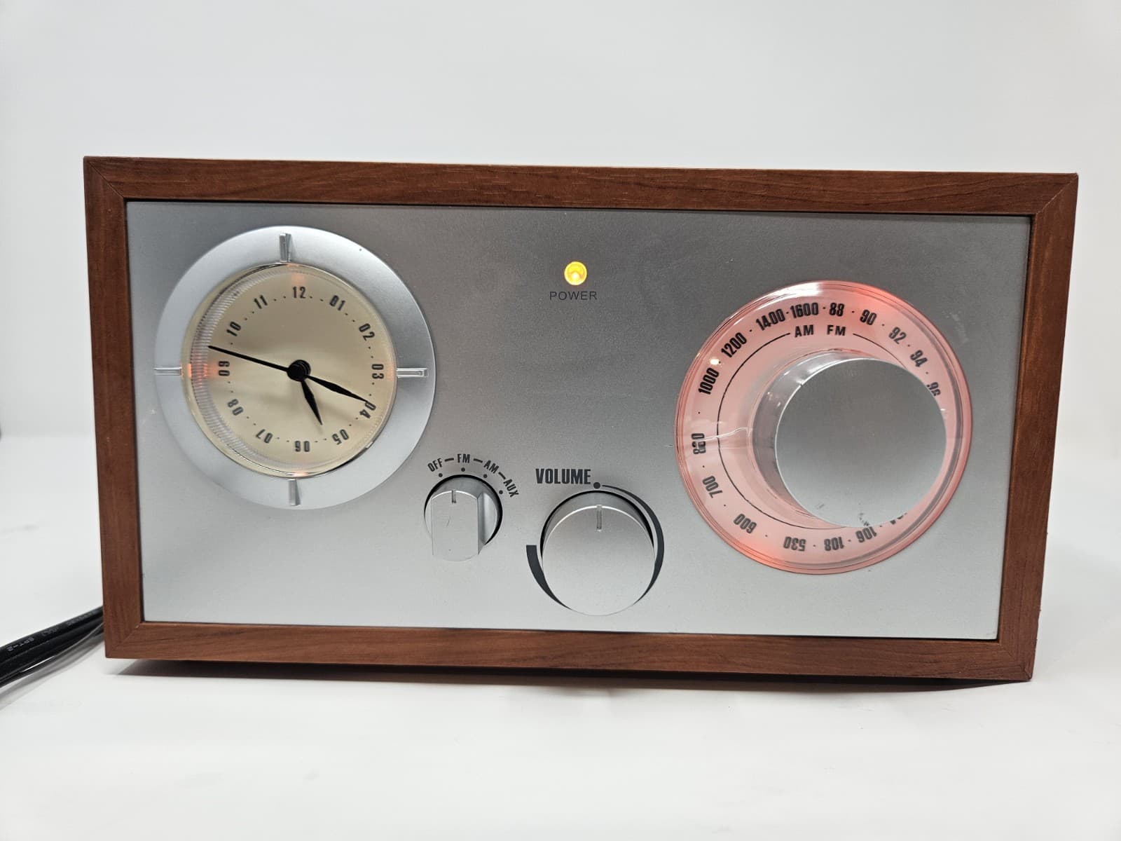Richard Solo FM/AM or AUX Radio Dual Speakers And Clock