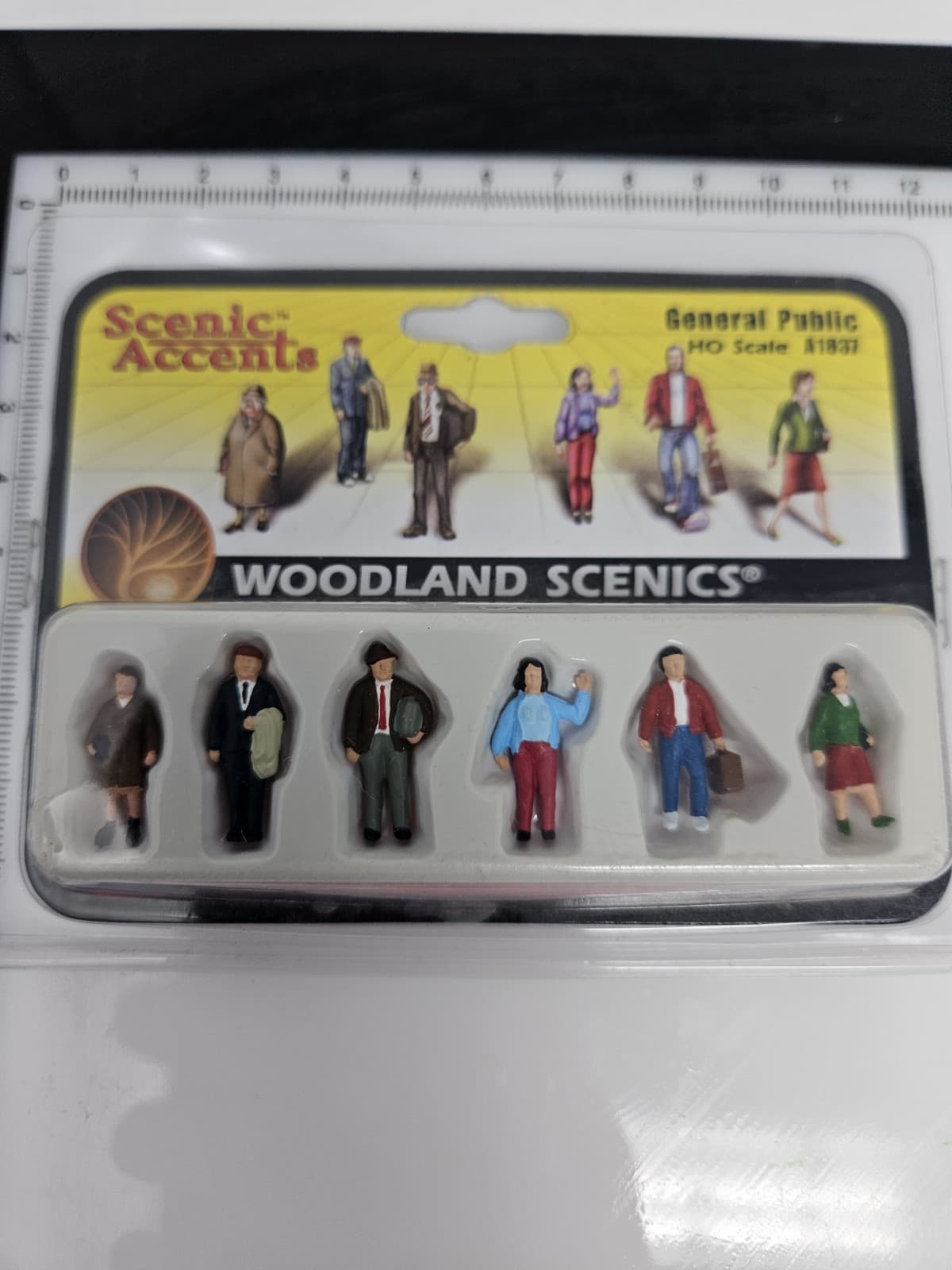2 Woodland Scenics HO scale Scenic Accents figures people A1837 General Public