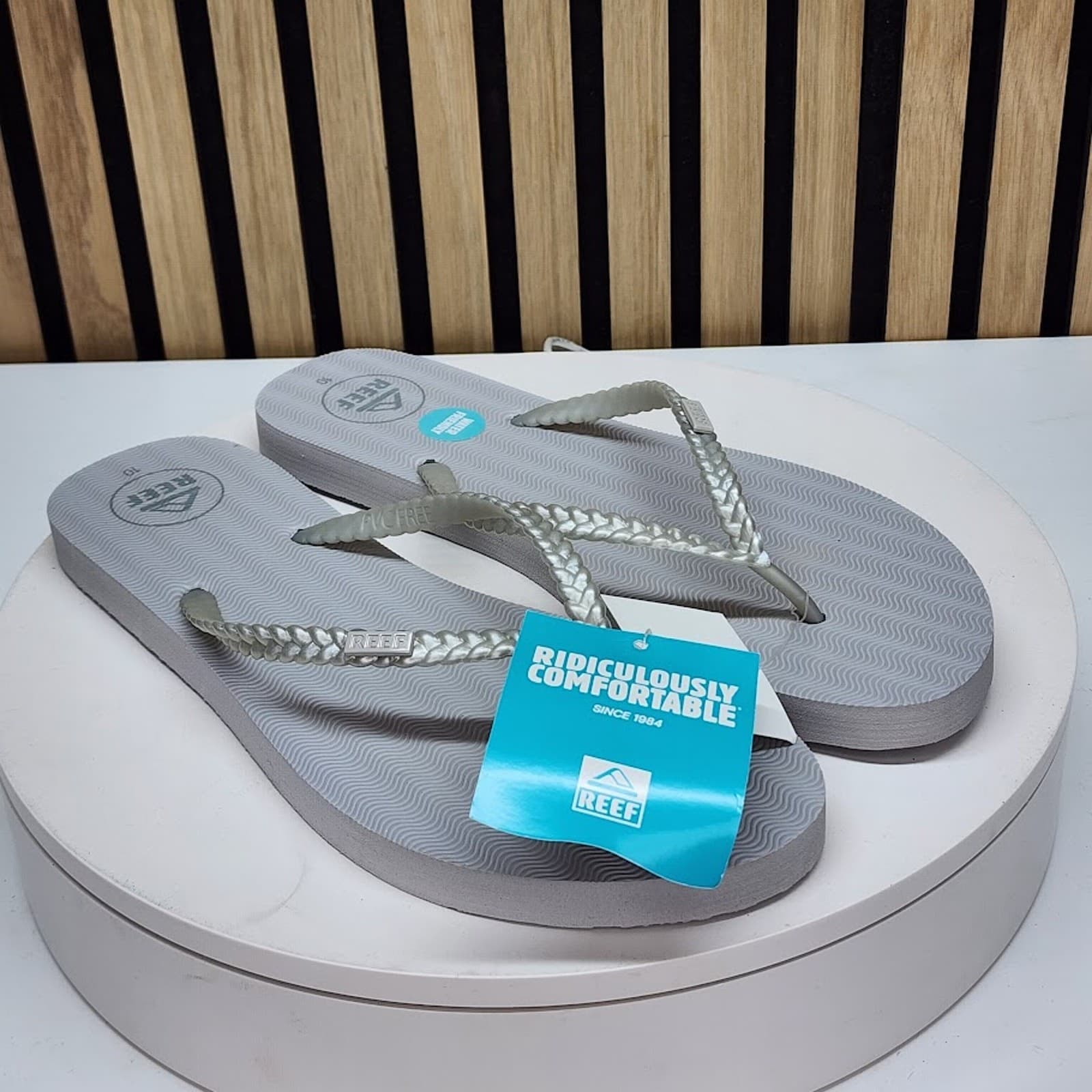 NEW - REEF Seaside Women’s Silver Thong Sandals Water Friendly Flip Flops Size 8